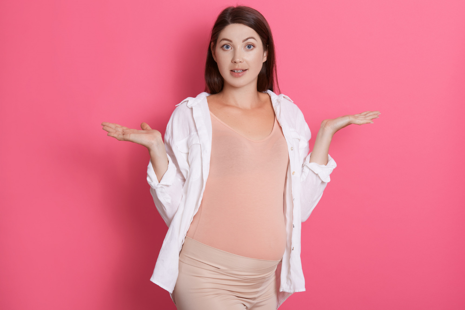 A pregnant woman shrugging | Source: Freepik