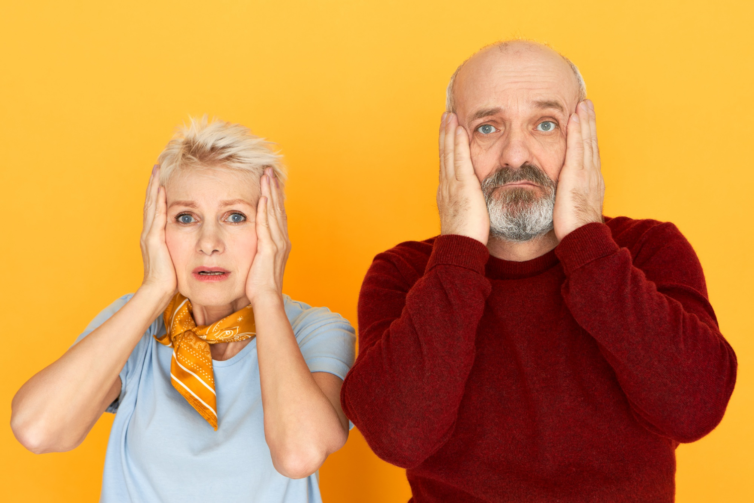 A shaken mature couple | Source: Freepik