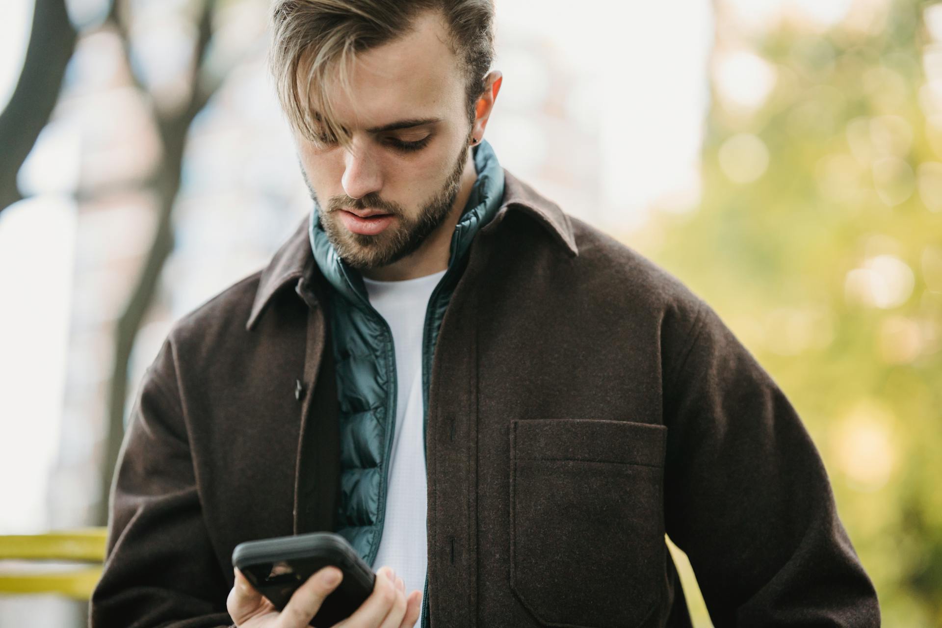 A man staring at his phone in disbelief | Source: Pexels