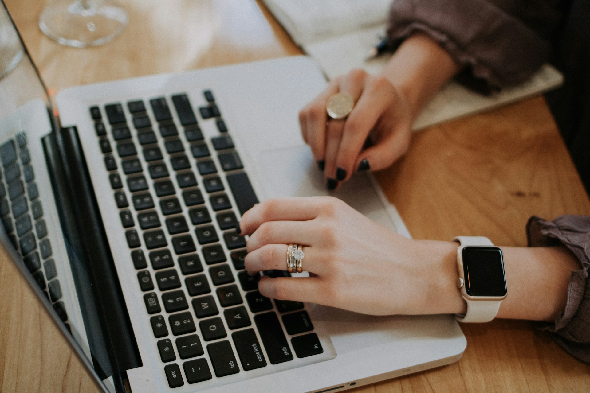 A woman using a laptop | Source: Unsplash