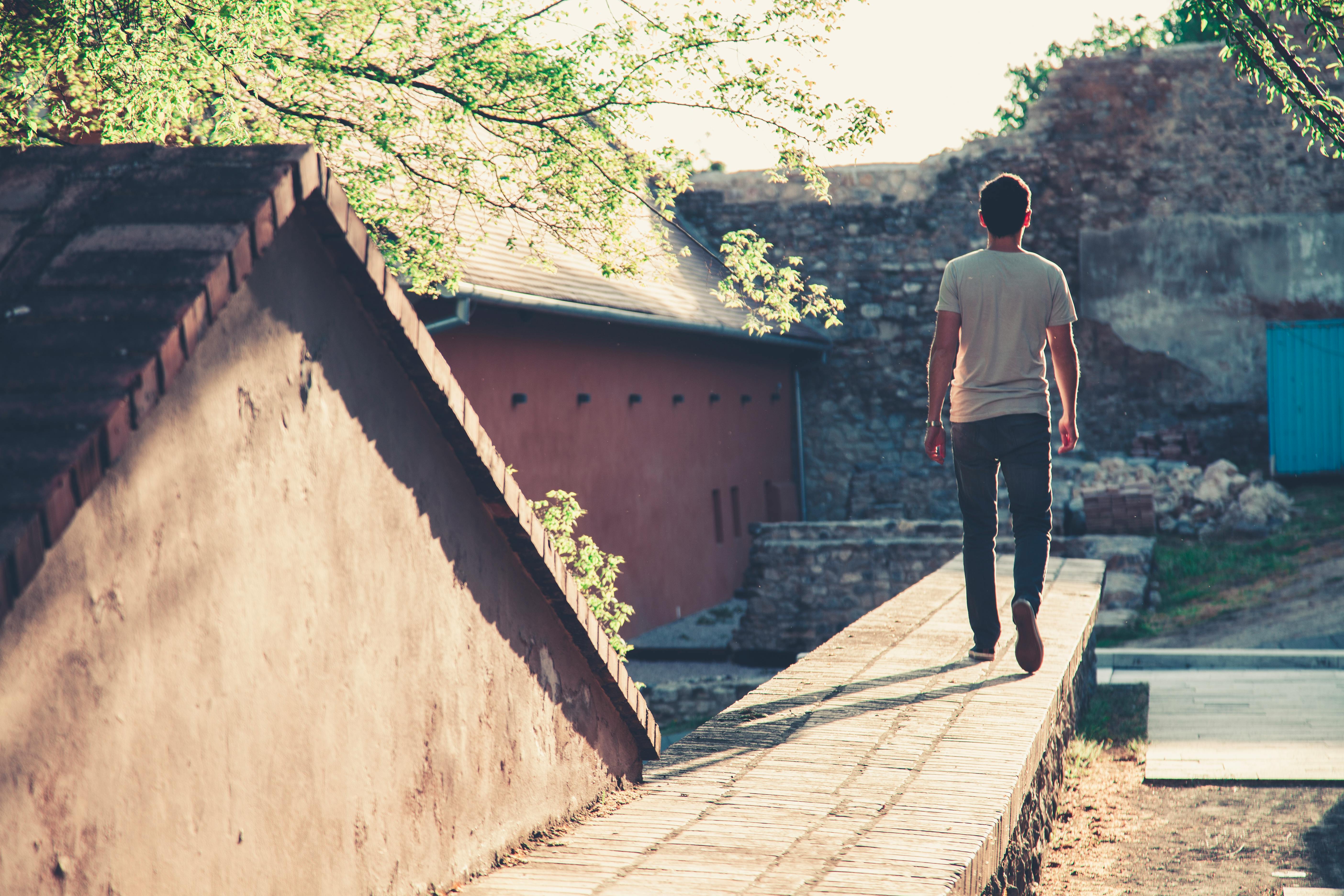A man walking away | Source: Pexels