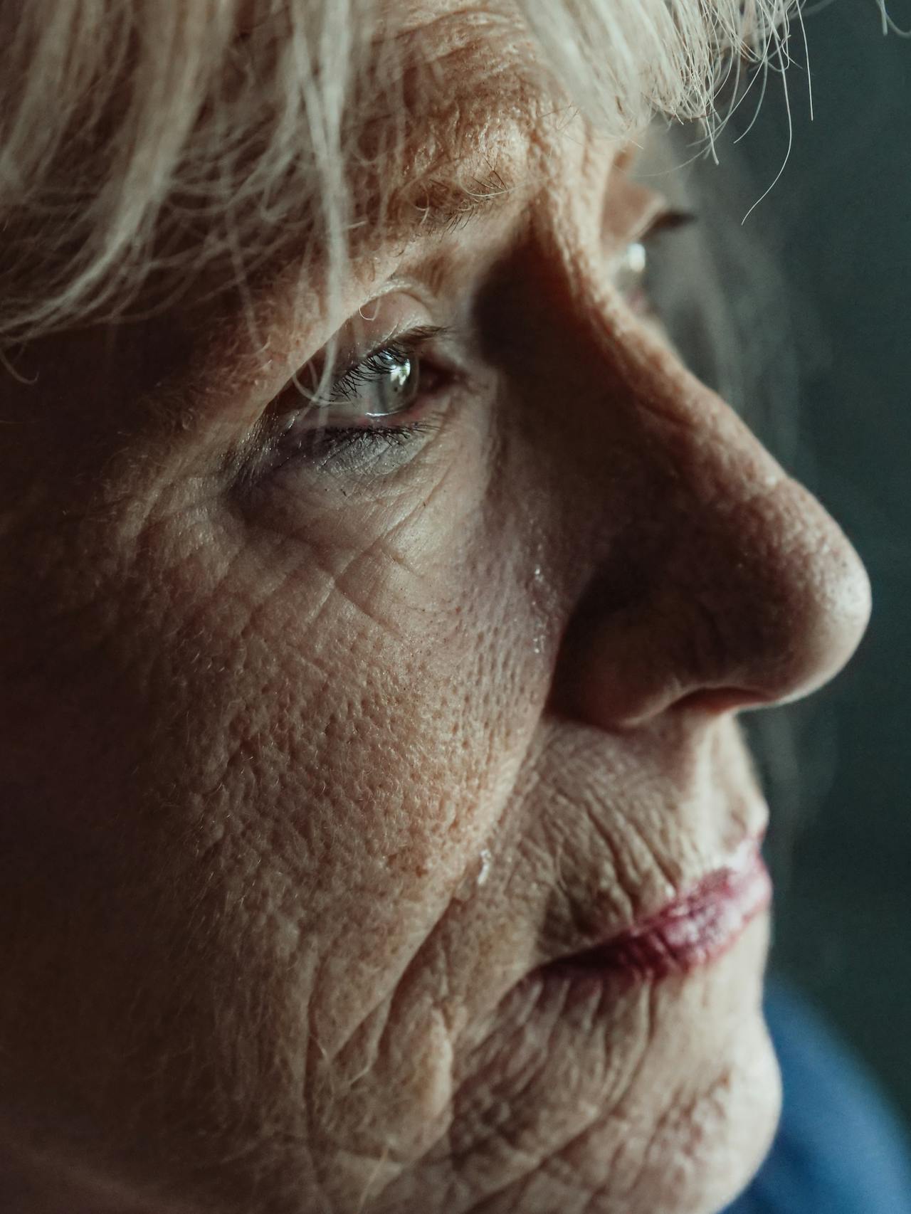 A sad elderly woman | Source: Pexels
