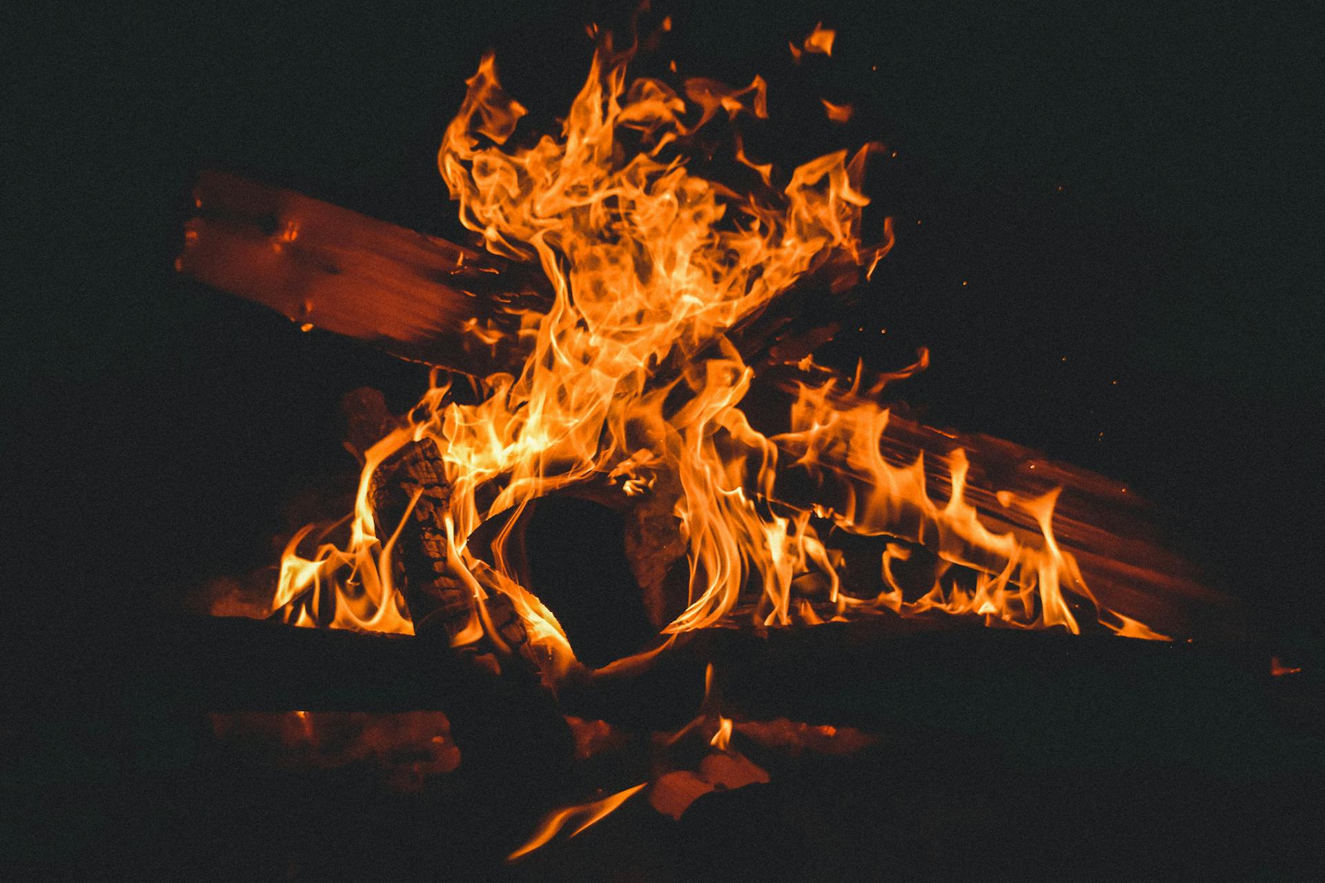 A campfire | Source: Pexels