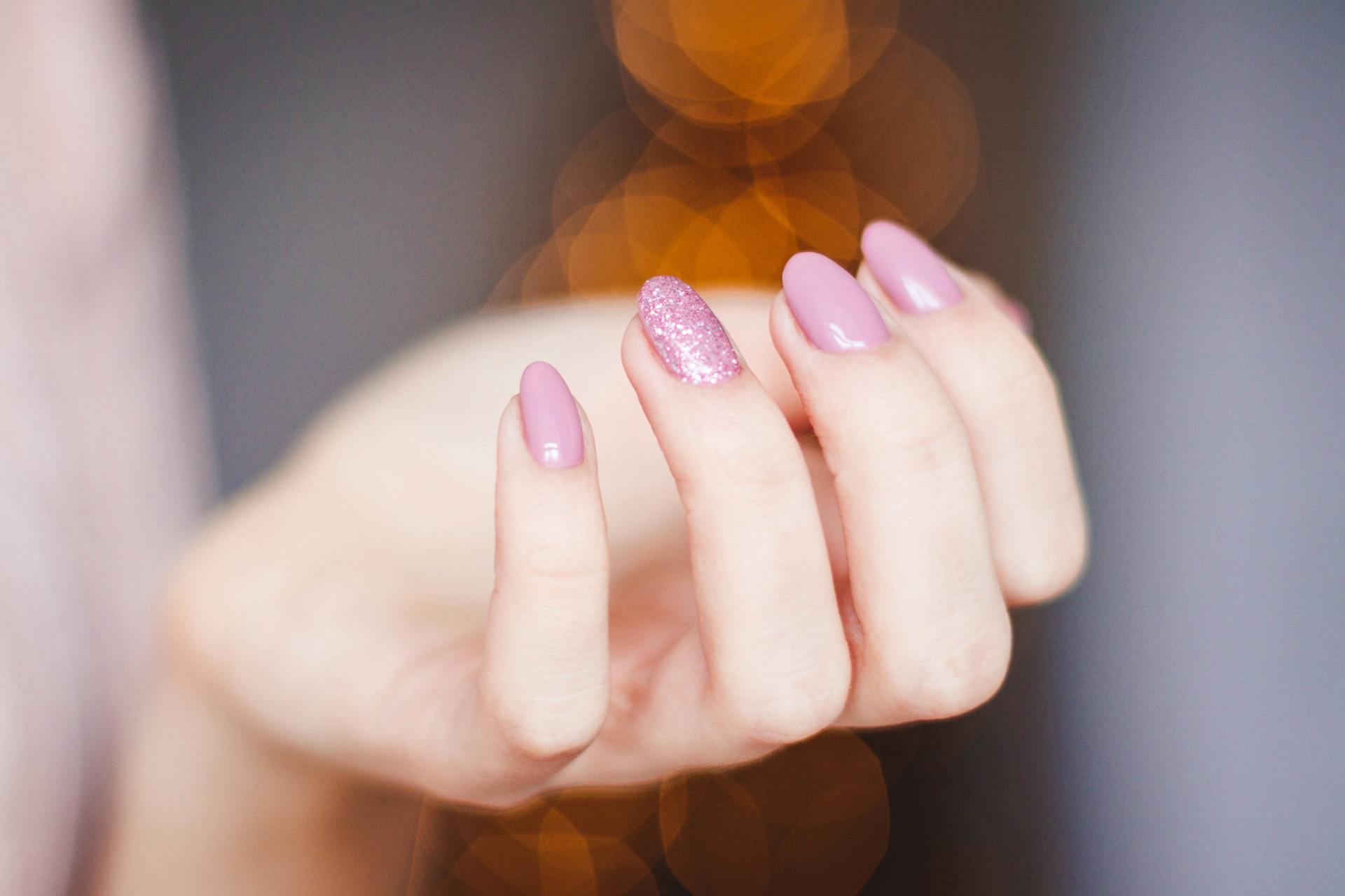 Manicured fingernails | Source: Pexels