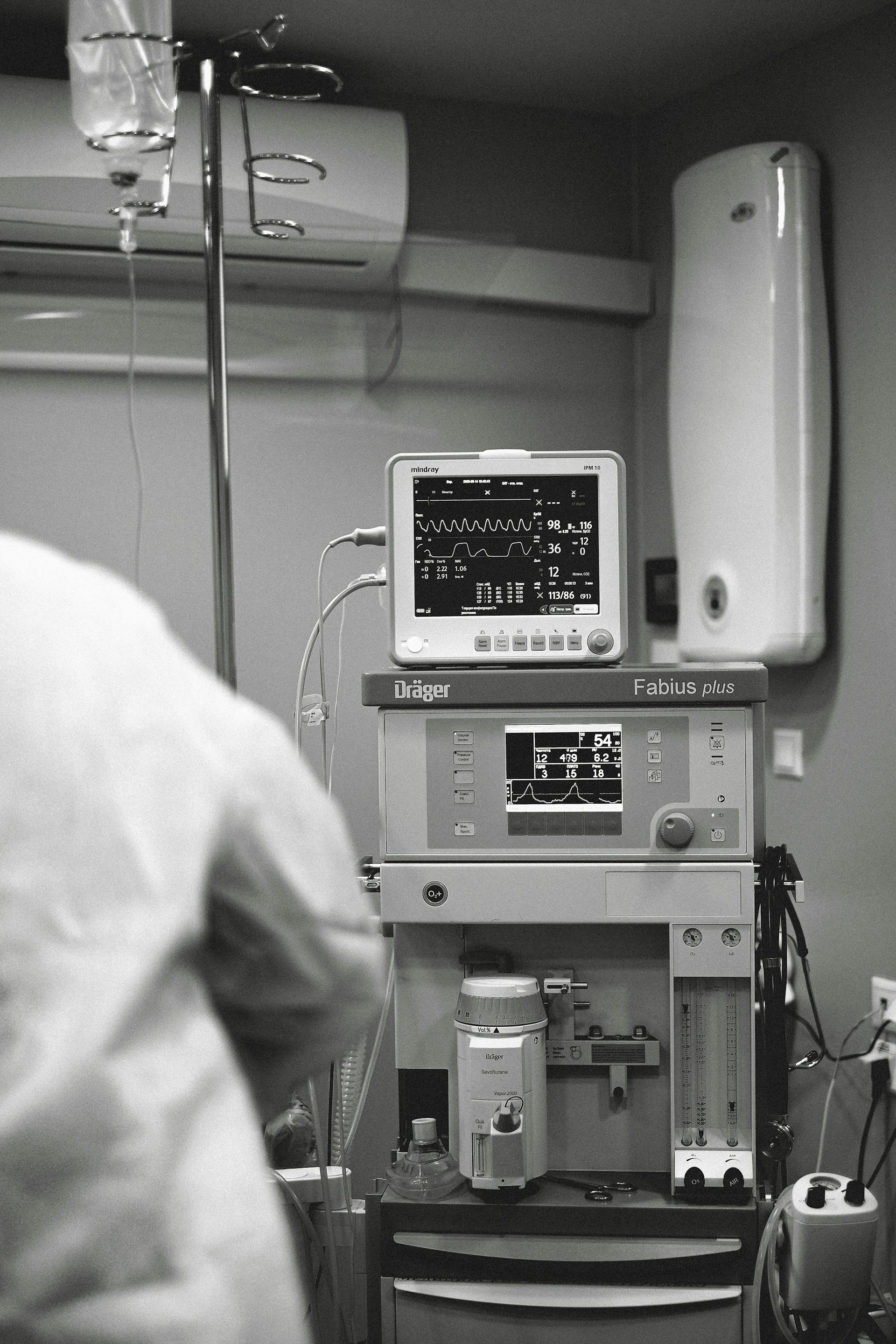 Machines in a hospital room | Source: Pexels