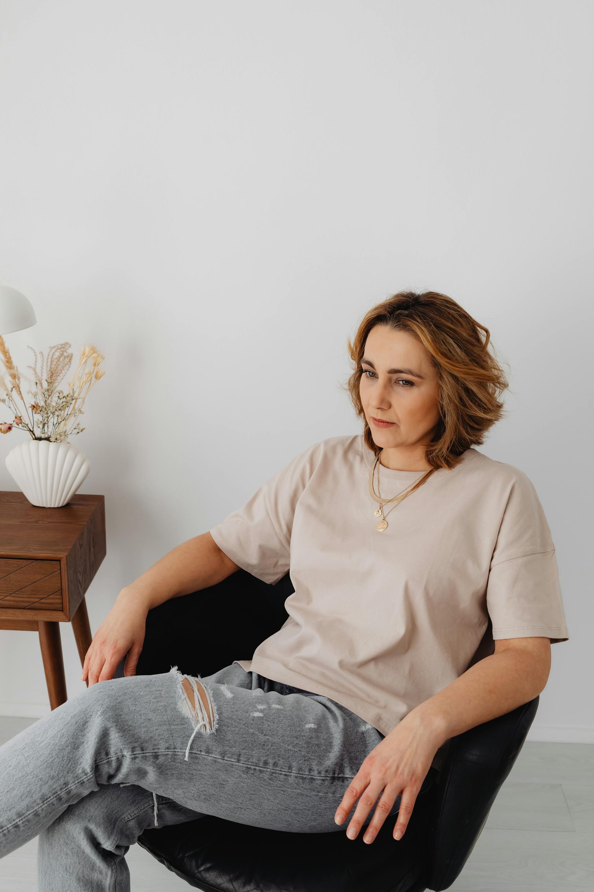 A woman relaxing in a chair | Source: Pexels