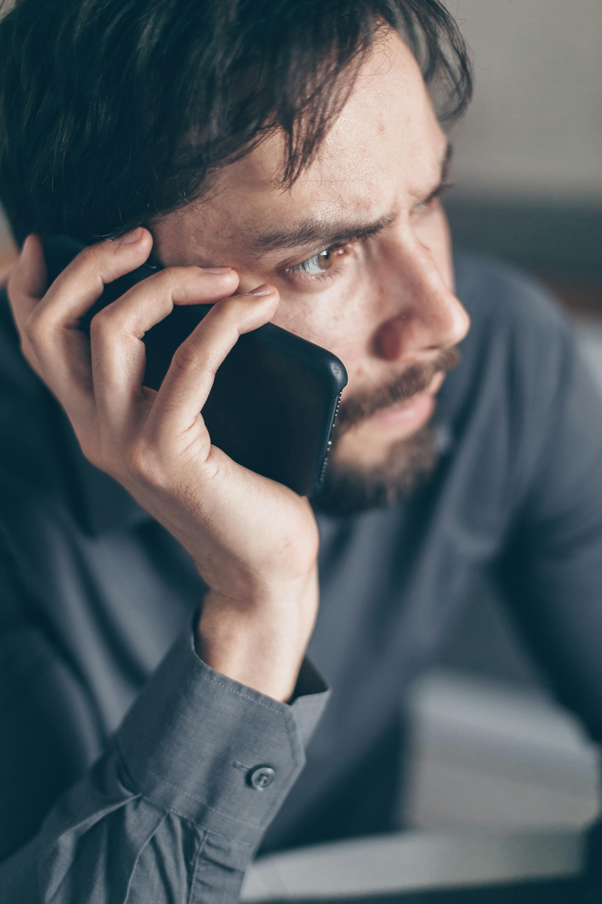 A man talking on the phone | Source: Pexels