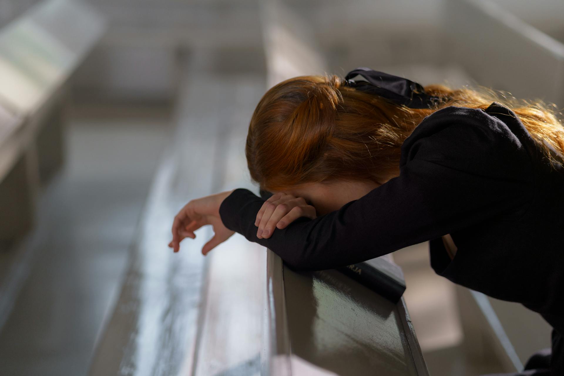 A woman crying | Source: Pexels