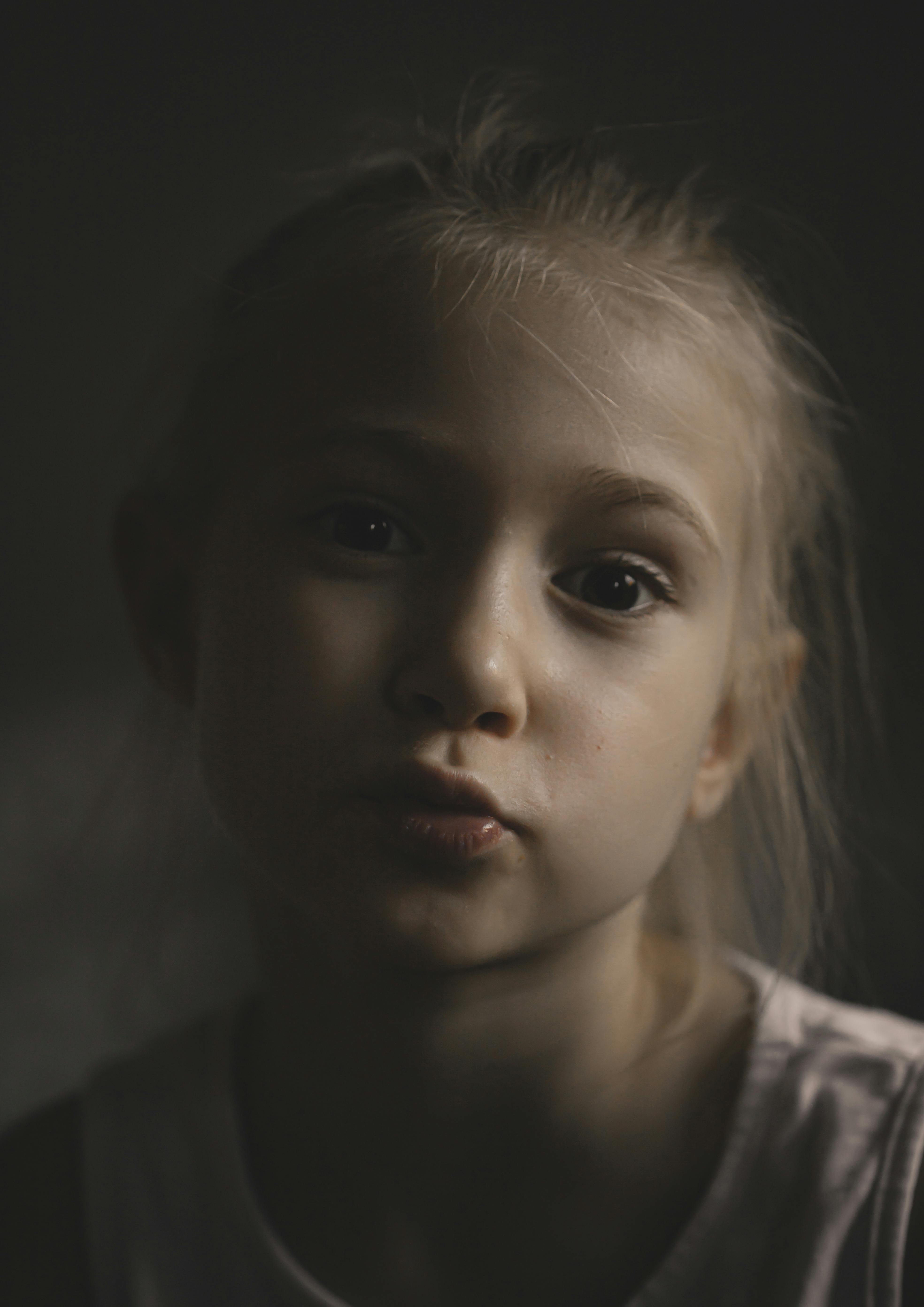 A close-up of an unhappy girl | Source: Pexels