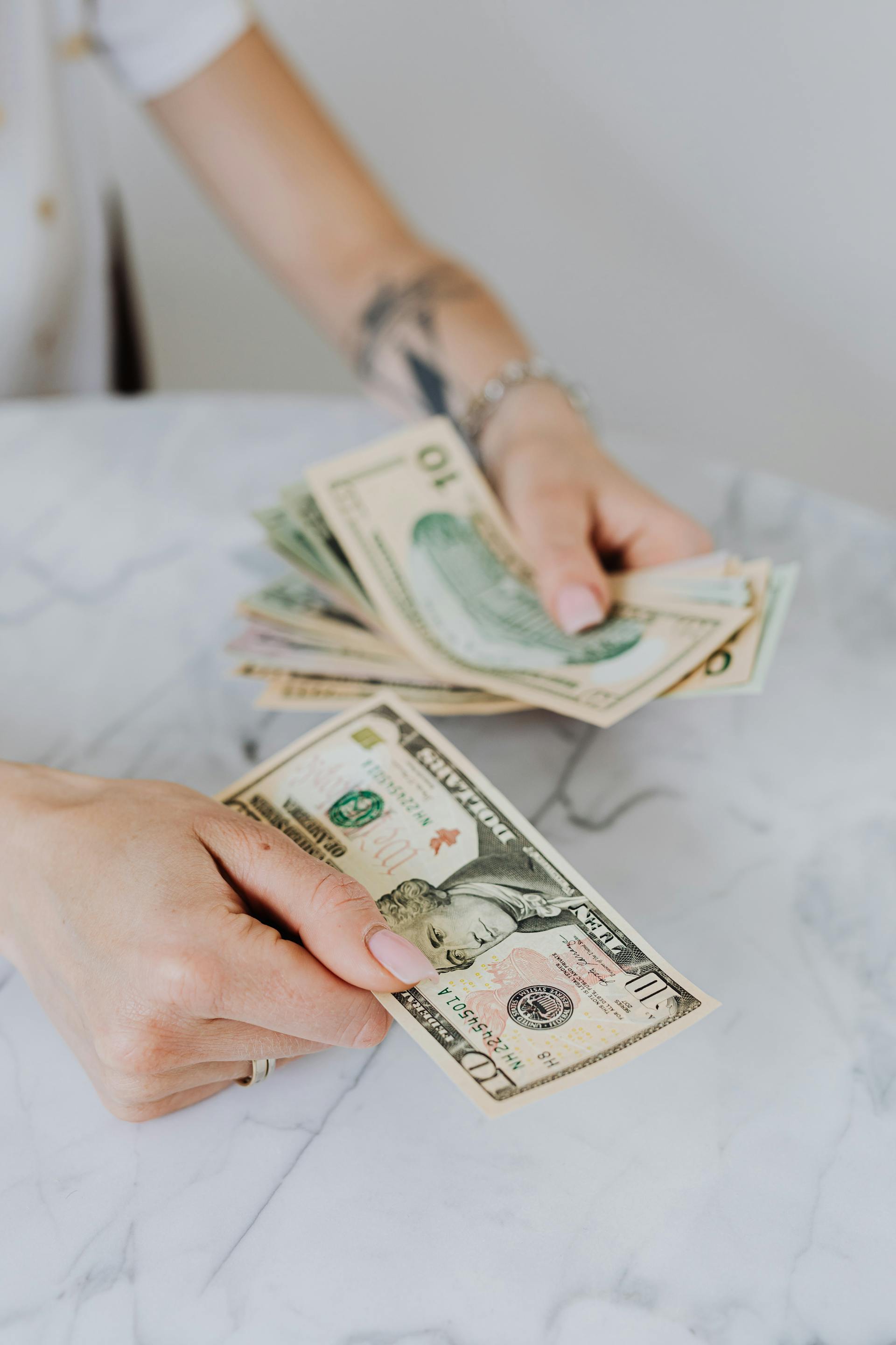 A woman counting money | Source: Pexels