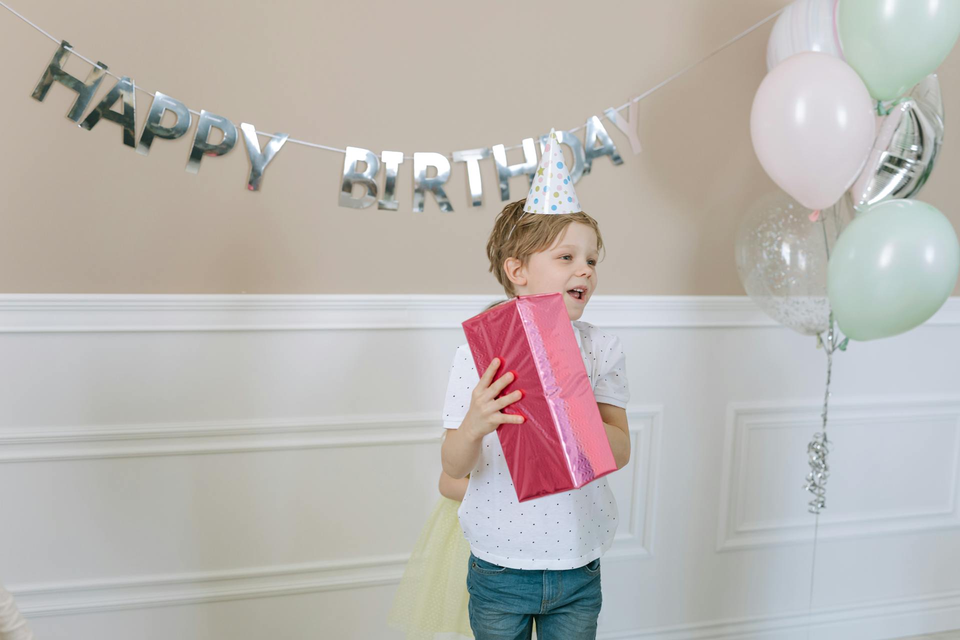 A birthday boy holding a gift box | Source: Pexels