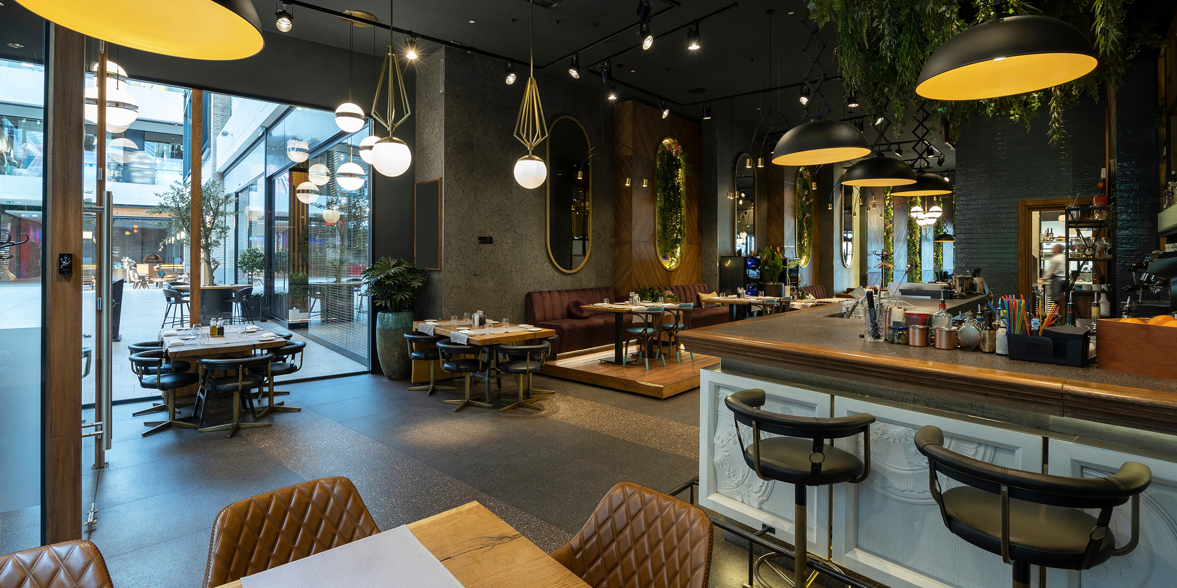 The interior of a restaurant | Source: Shutterstock