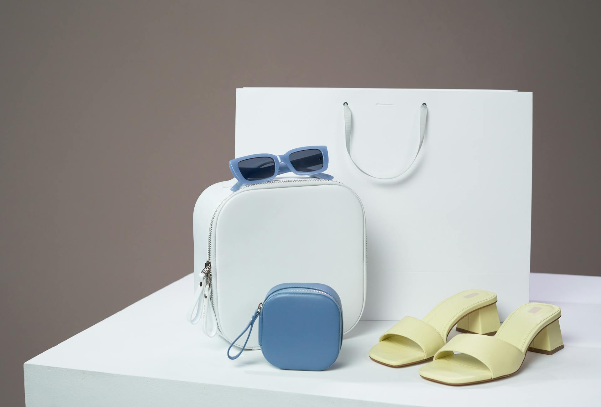 Women's fashion accessories | Source: Pexels