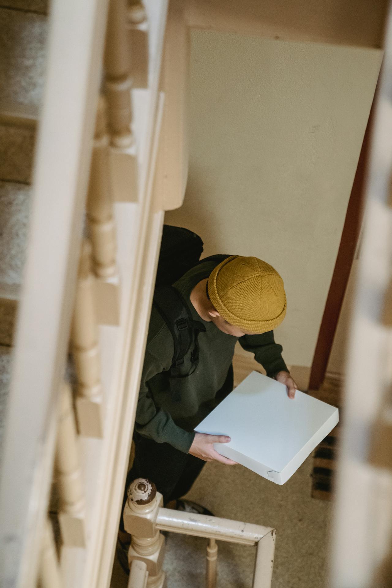 A pizza deliveryman | Source: Pexels