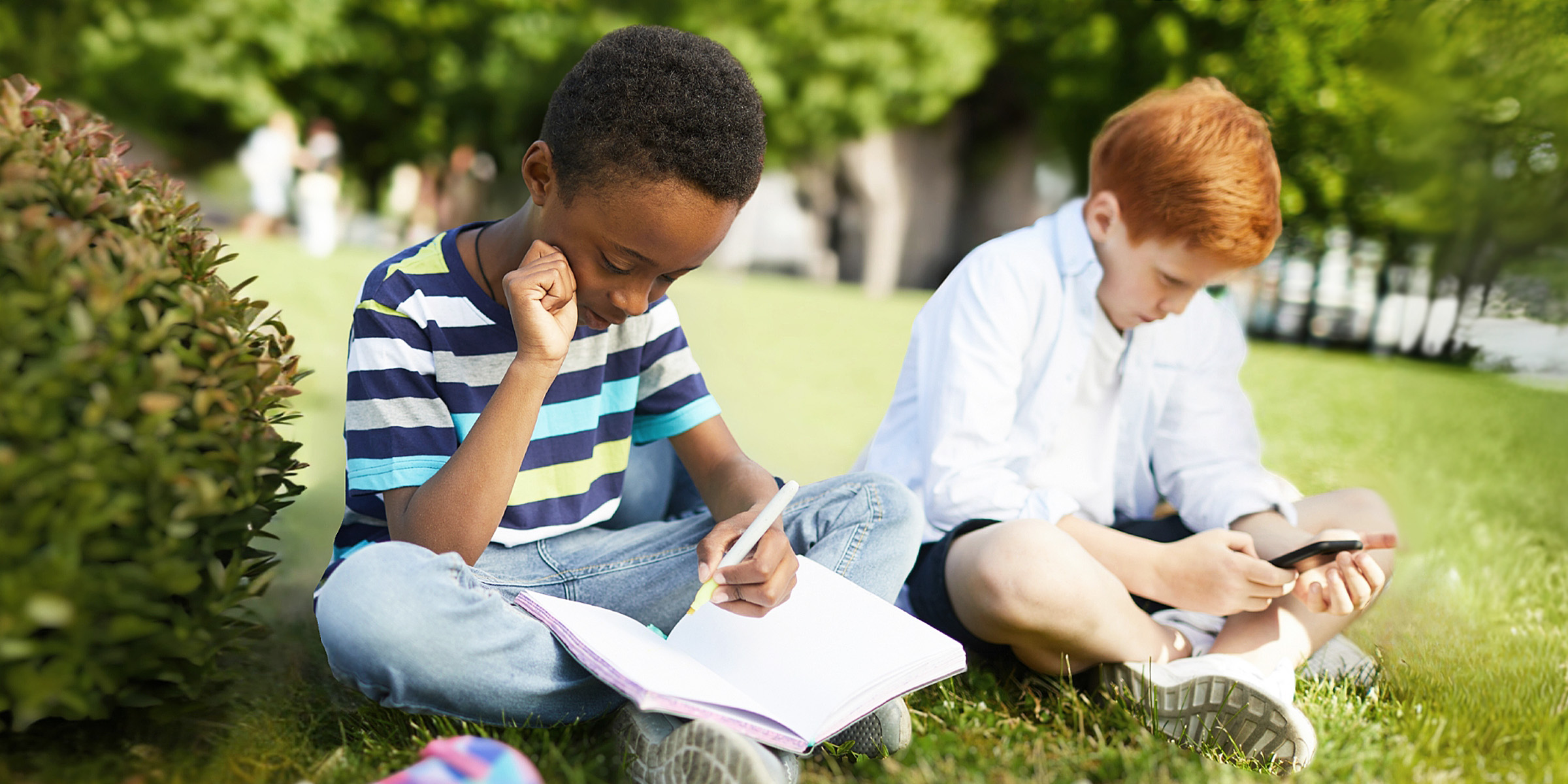 Friends sitting on a grass | Source: Shutterstock