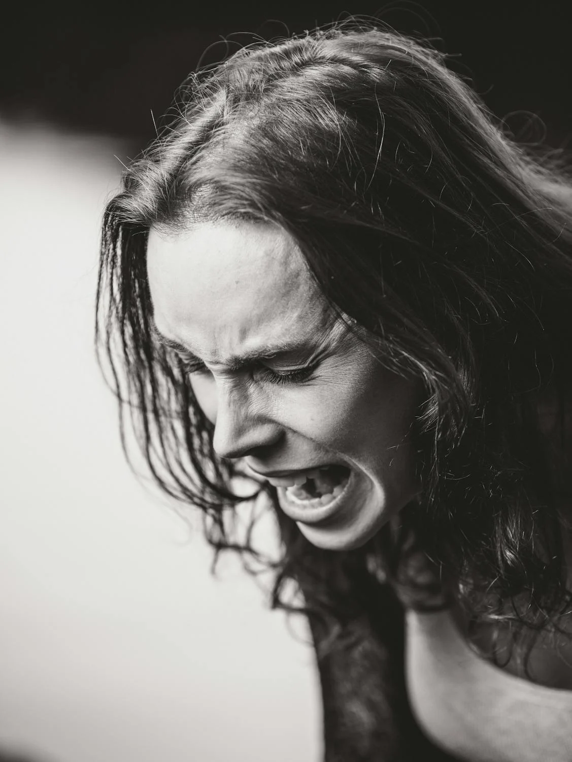 A woman shouting | Source: Pexels