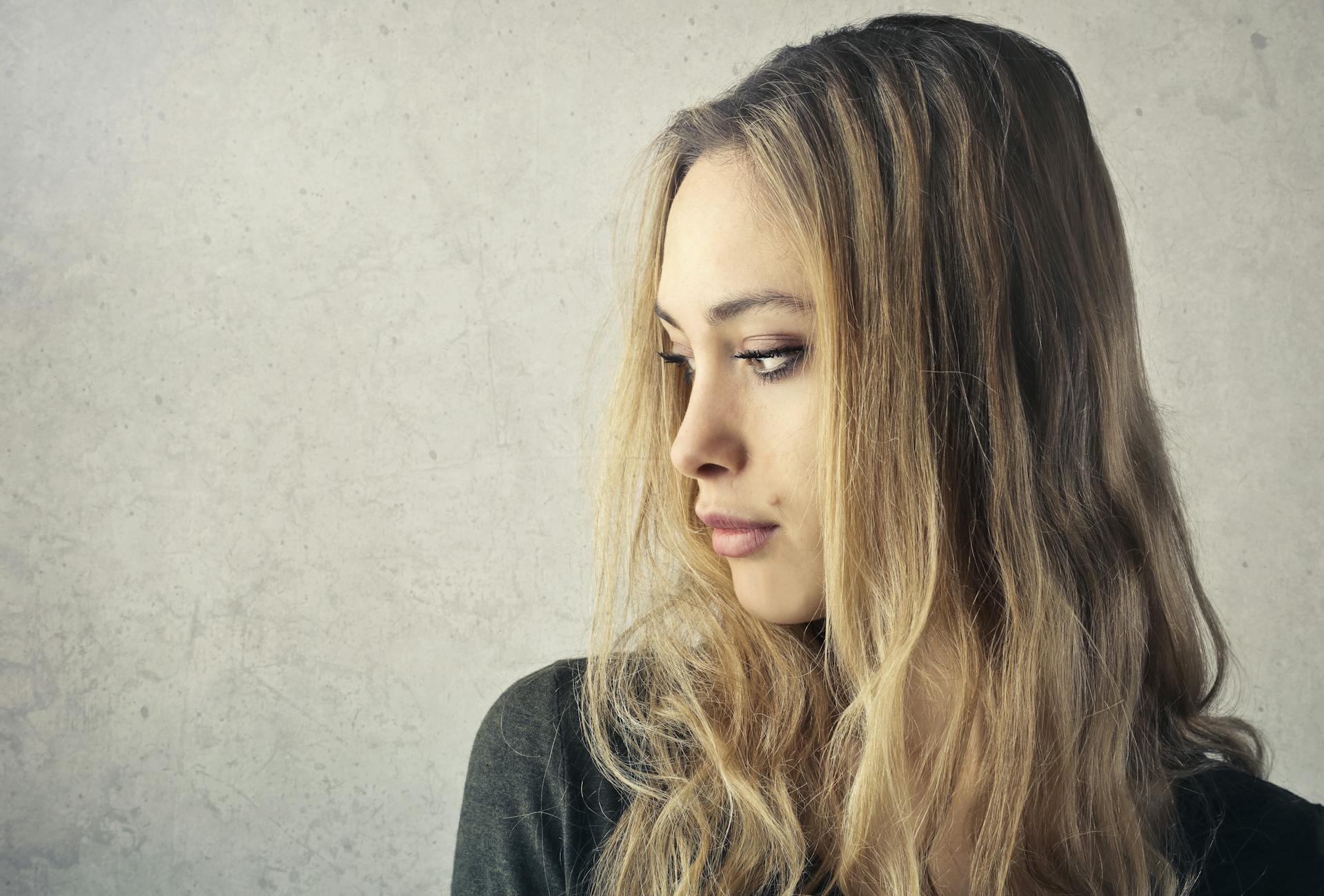 A woman peering down her nose at someone | Source: Pexels