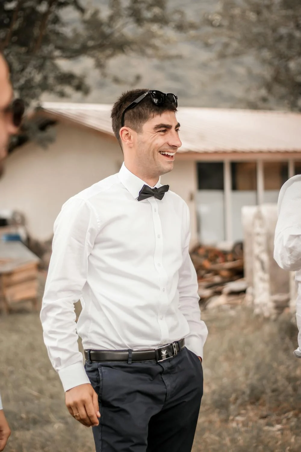 A laughing man at a wedding | Source: Pexels