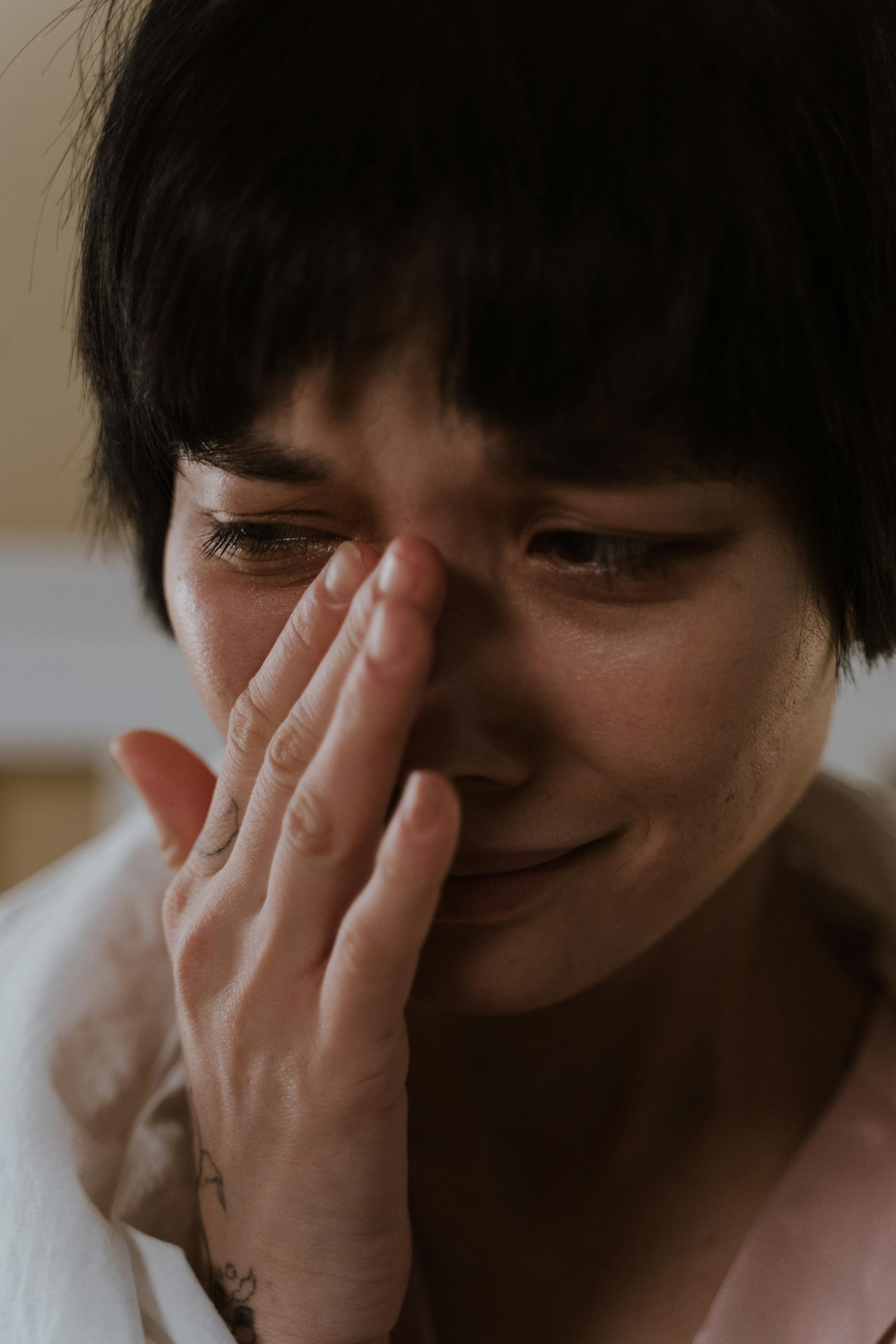 A woman crying | Source: Pexels