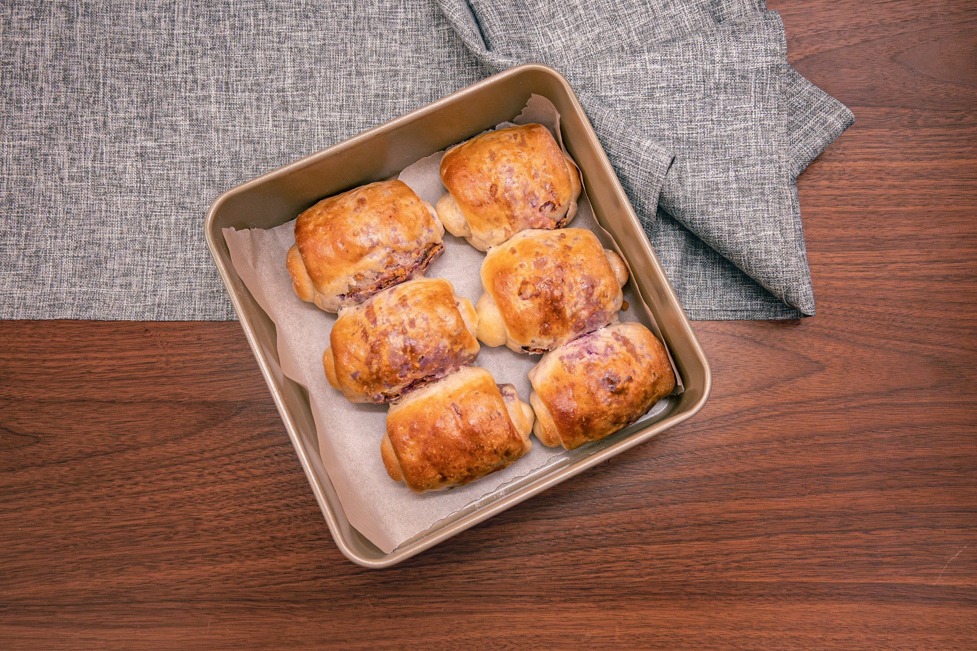 Meat rolls in a box | Source: Unsplash