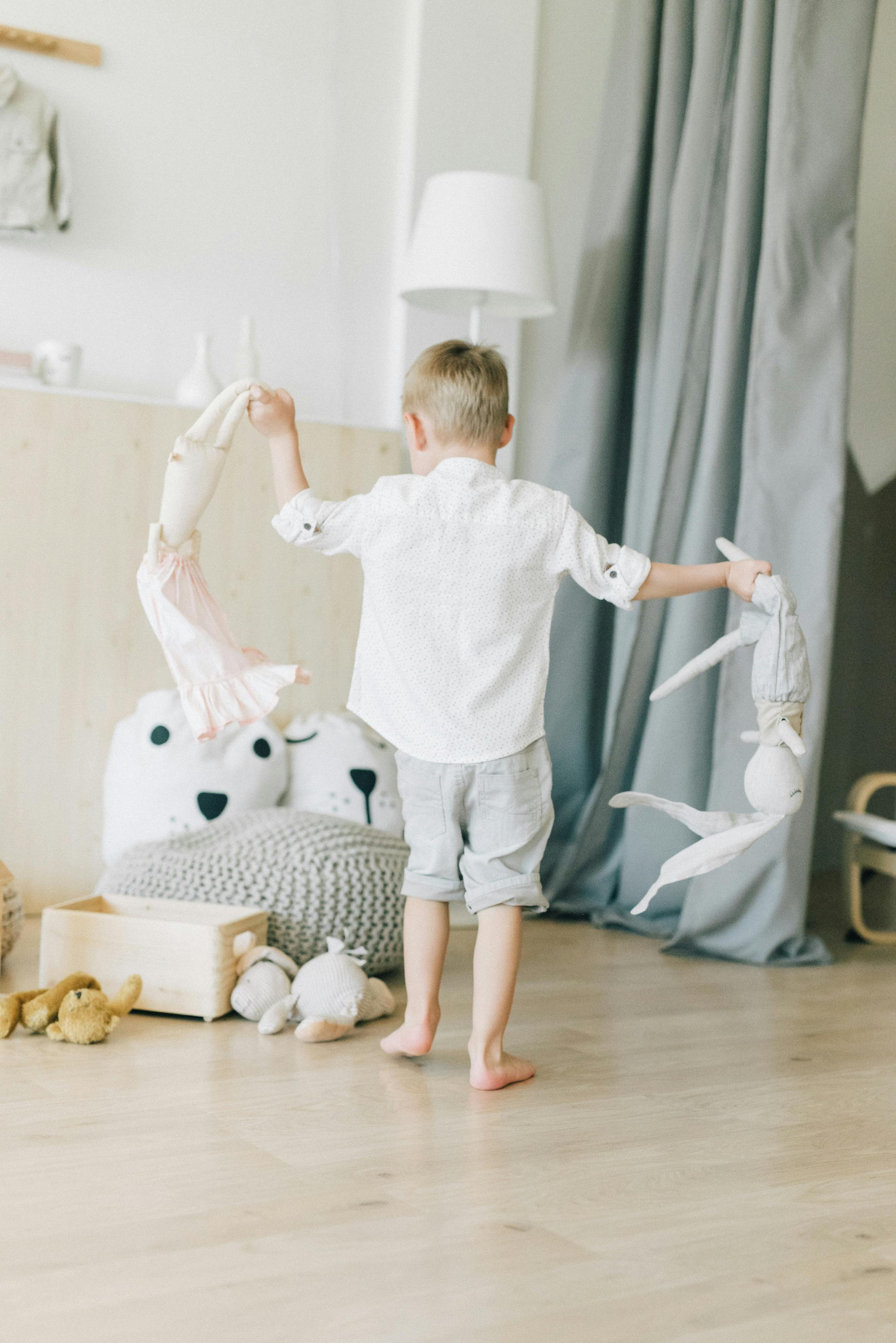 A boy playing with his toys | Source: Pexels