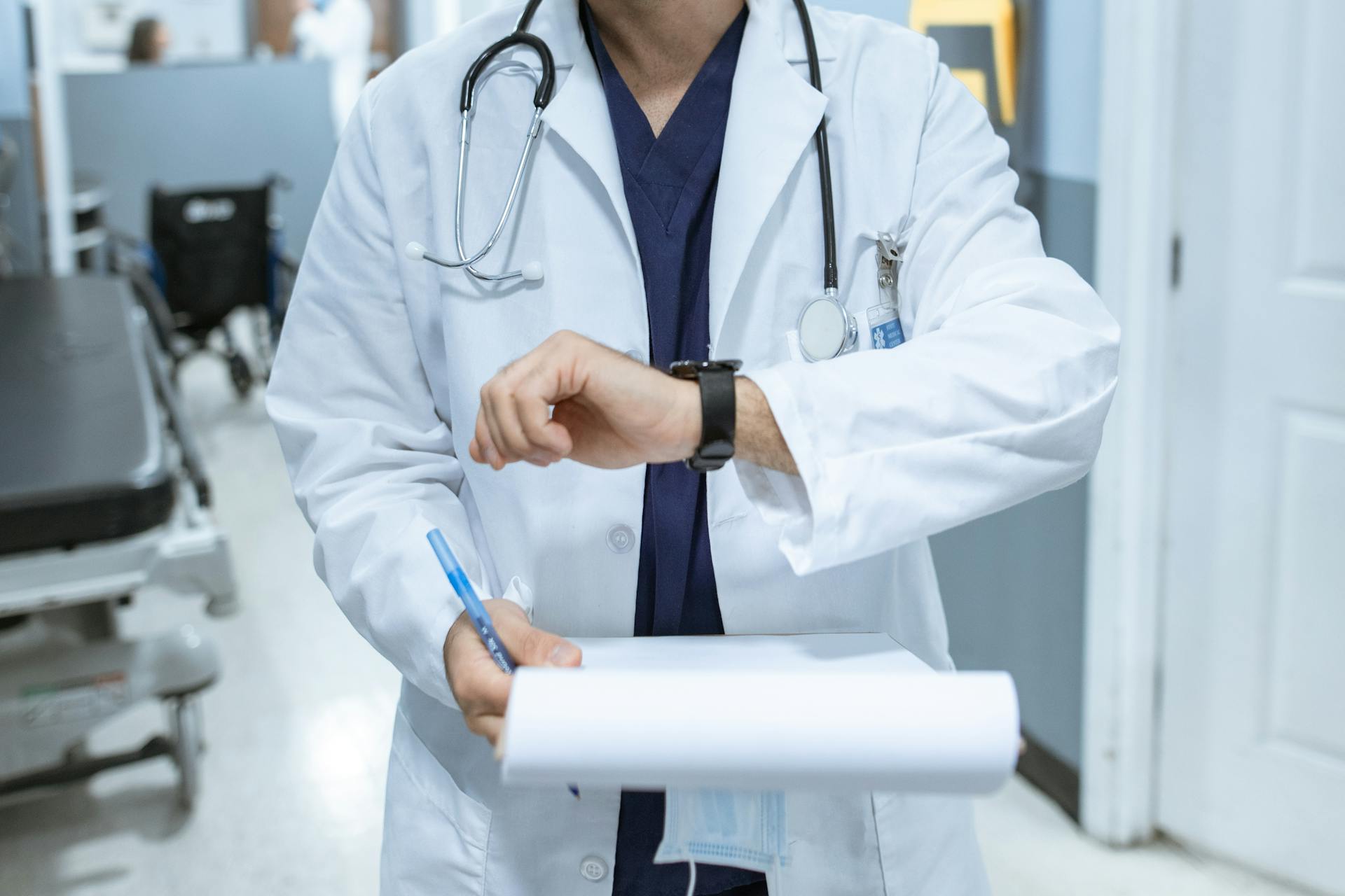 A doctor looking at his watch | Source: Pexels