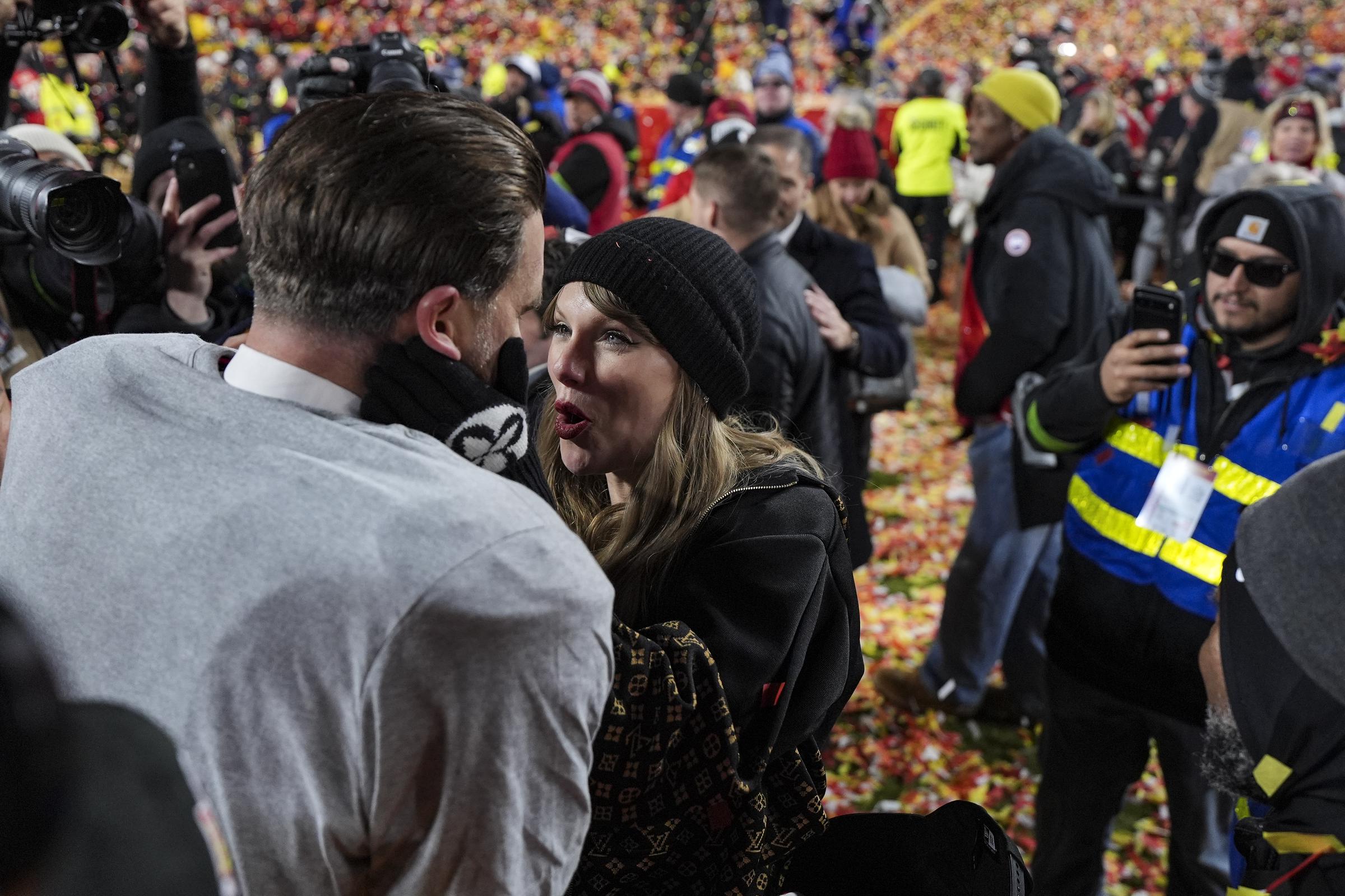 Taylor Swift praising Travis Kelce after his team won the AFC Championship NFL football game | Source: Getty Images