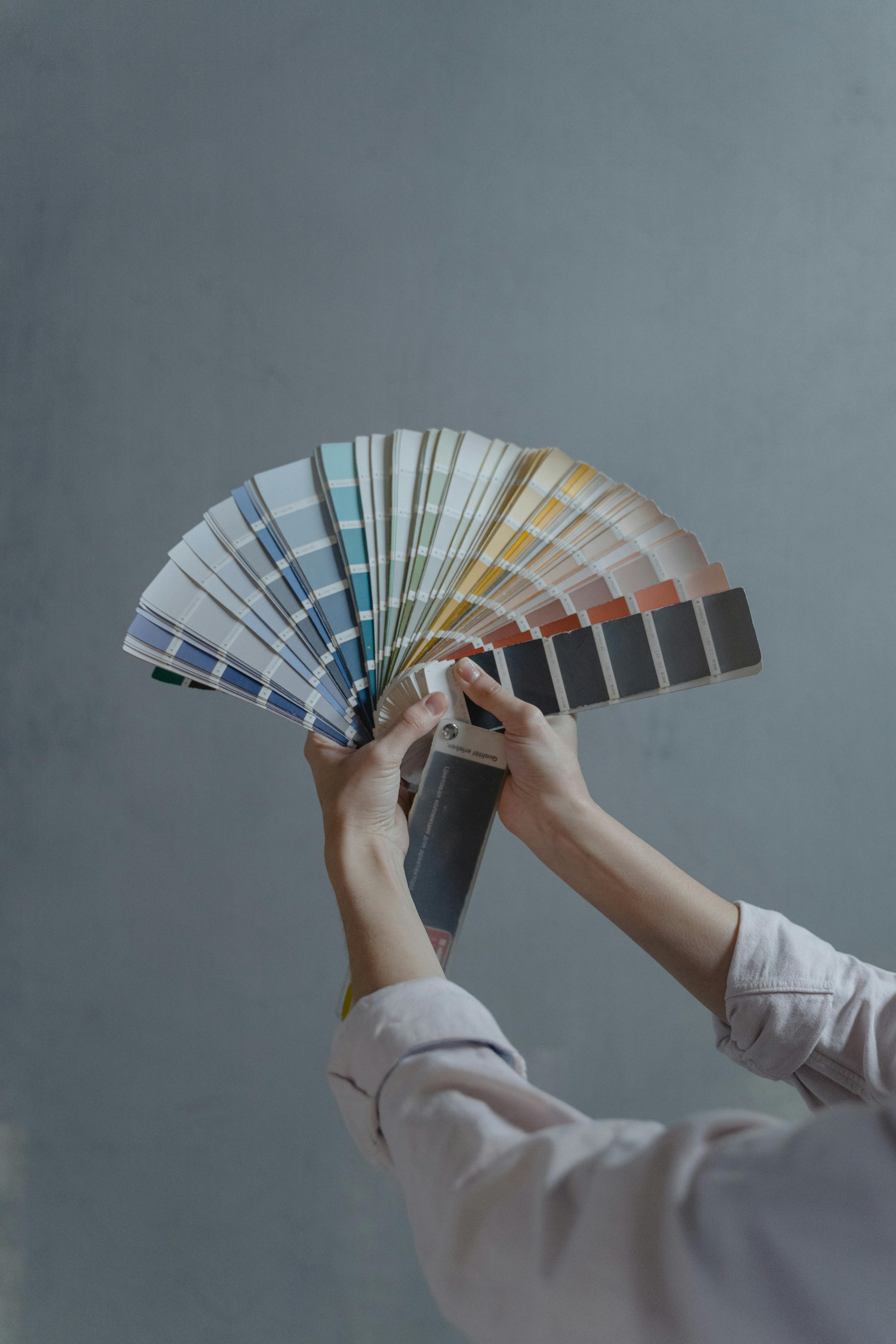 A person holding paint swatches | Source: Pexels
