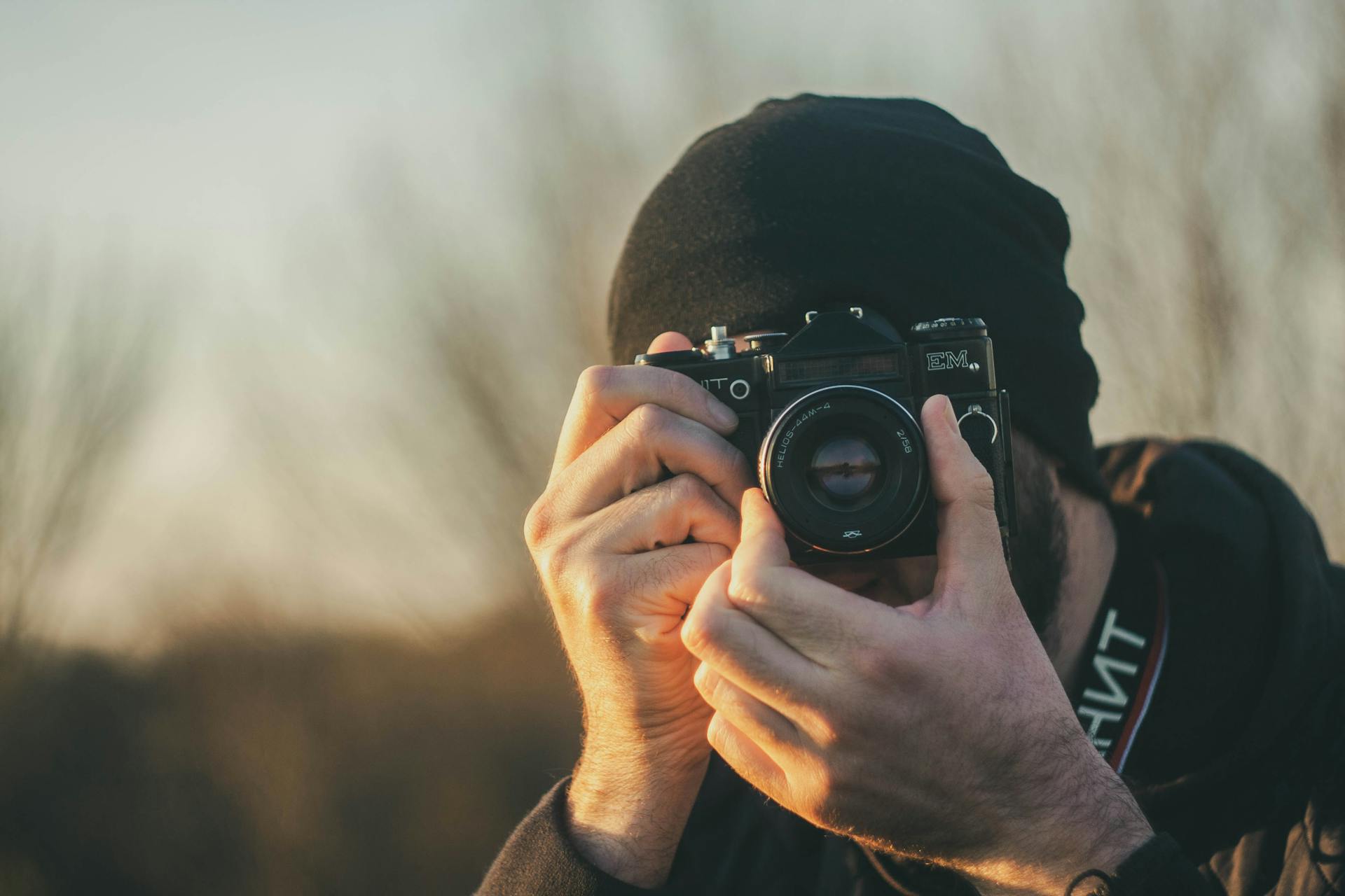 A man taking a picture | Source: Pexels