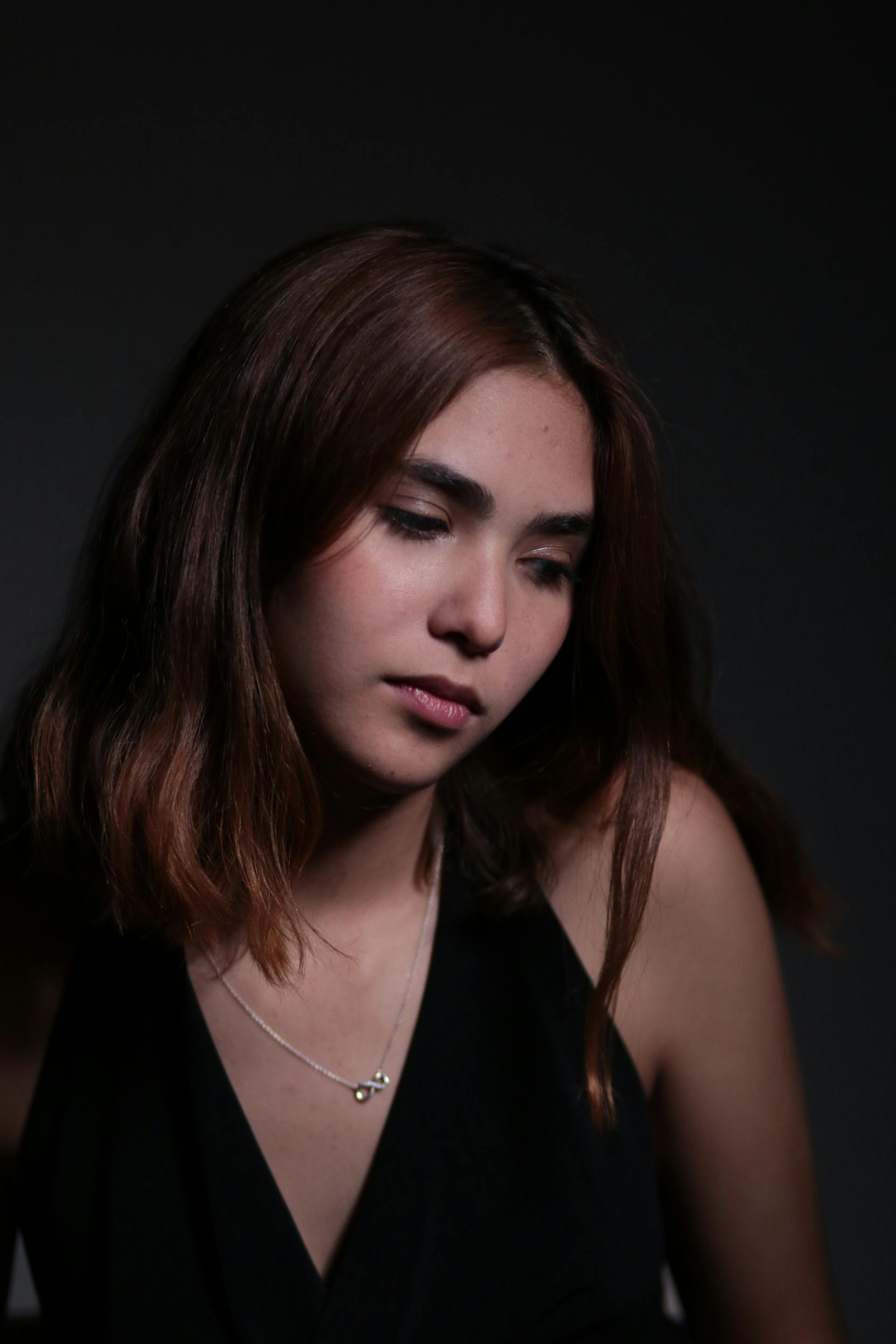 A sad-looking woman | Source: Pexels