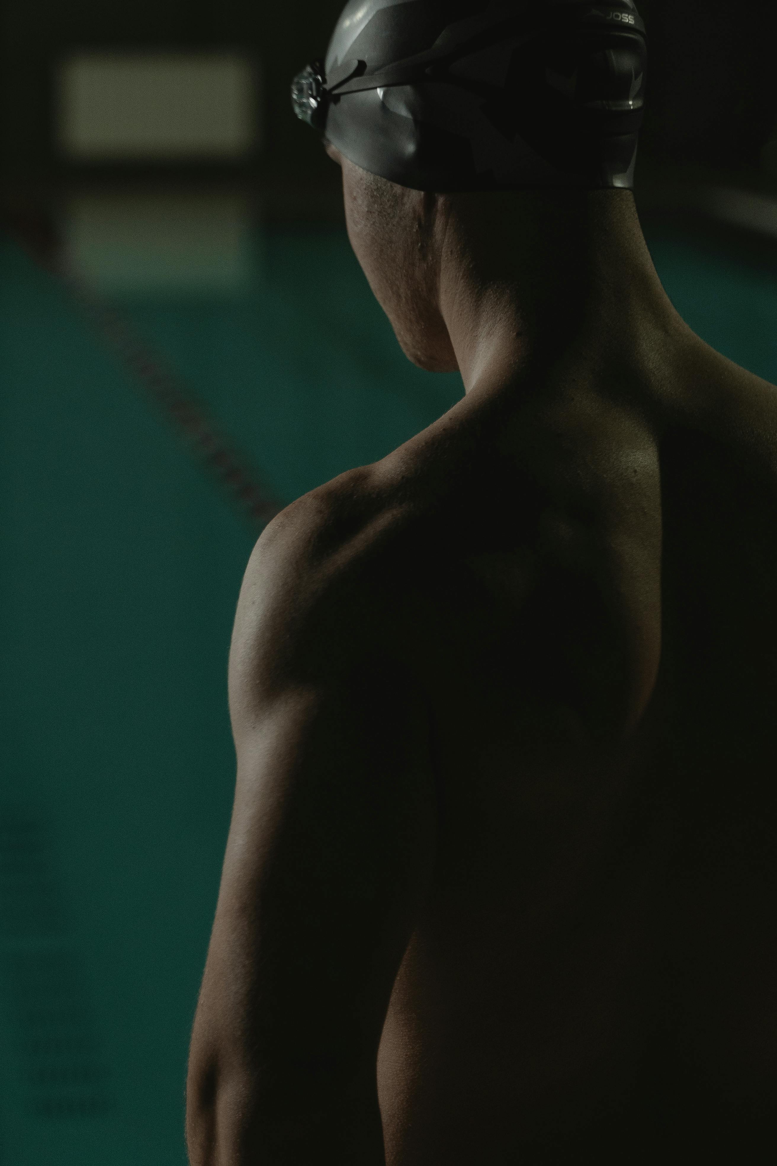 A man standing by a pool | Source: Pexels