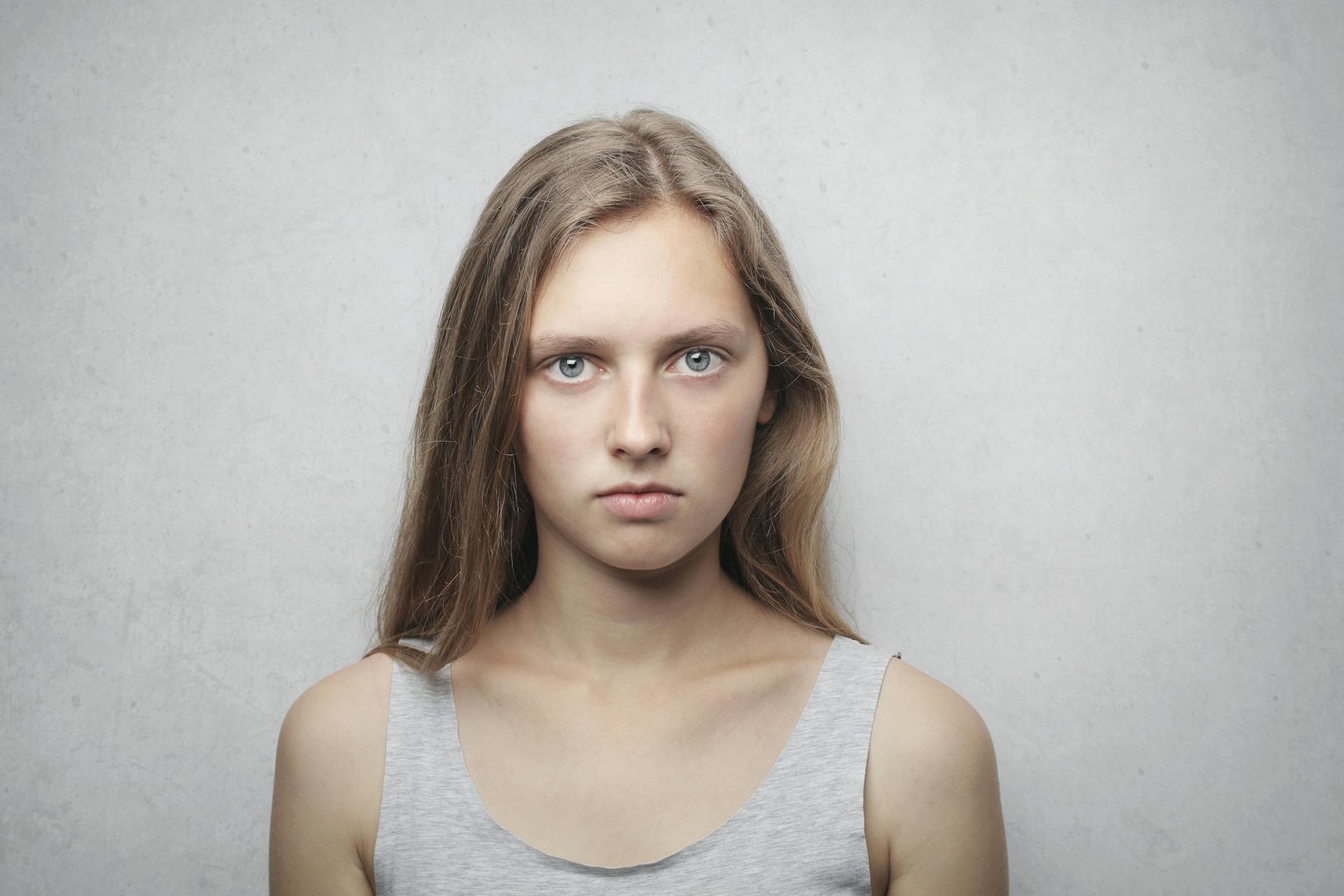 A woman looking serious | Source: Pexels