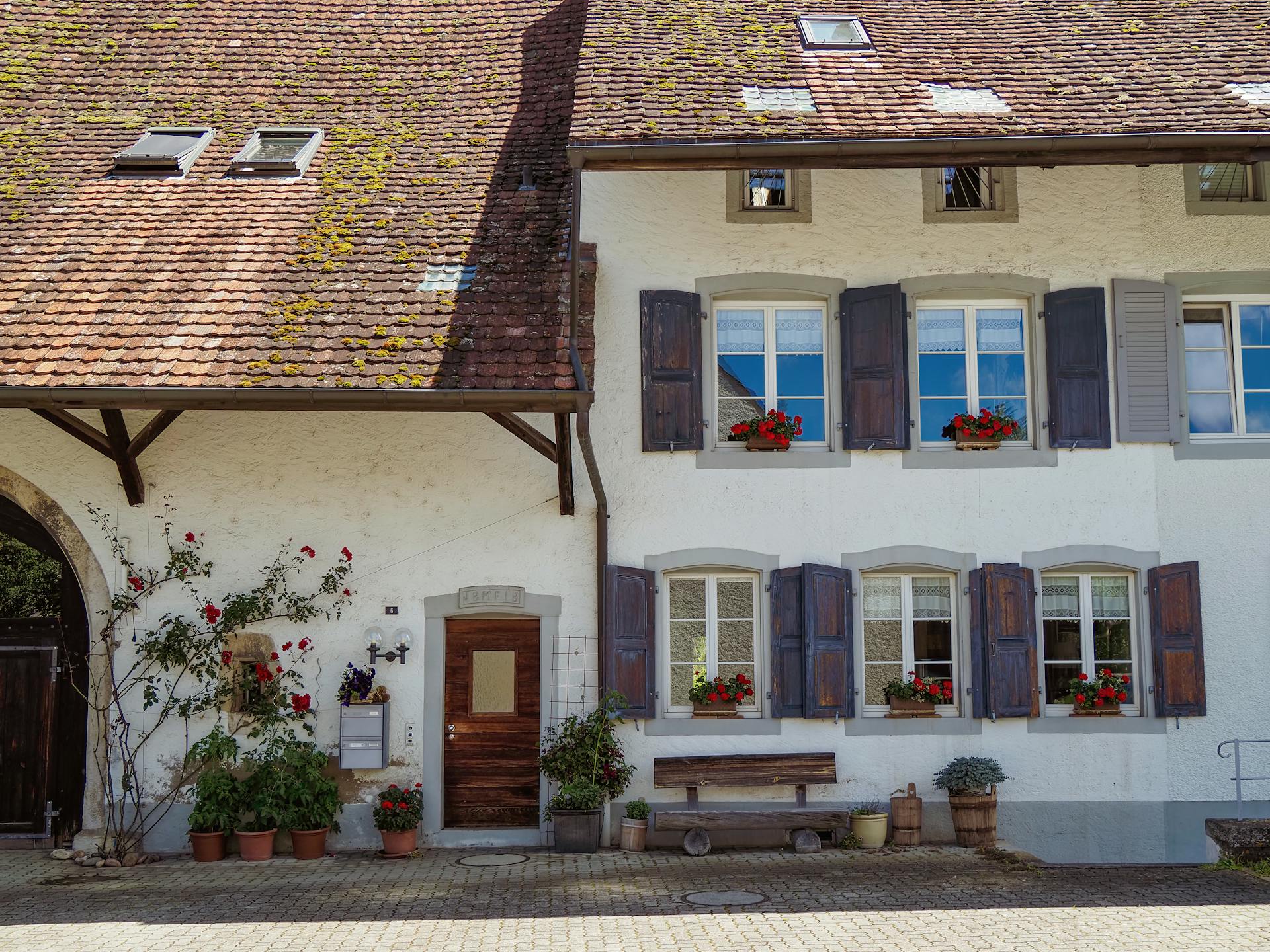 The exterior of an inn | Source: Pexels