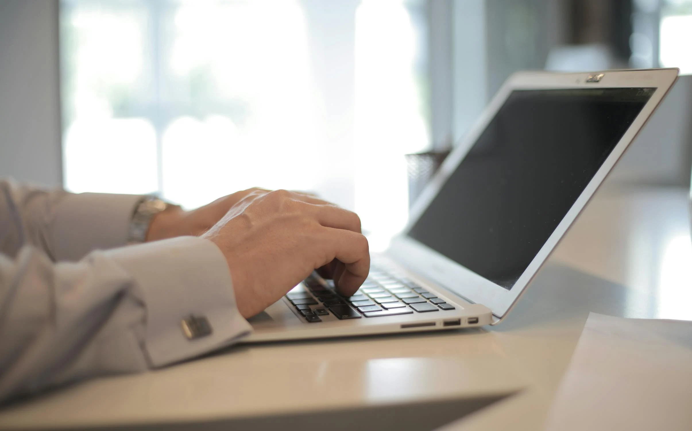A man typing on his laptop | Source: Pexels