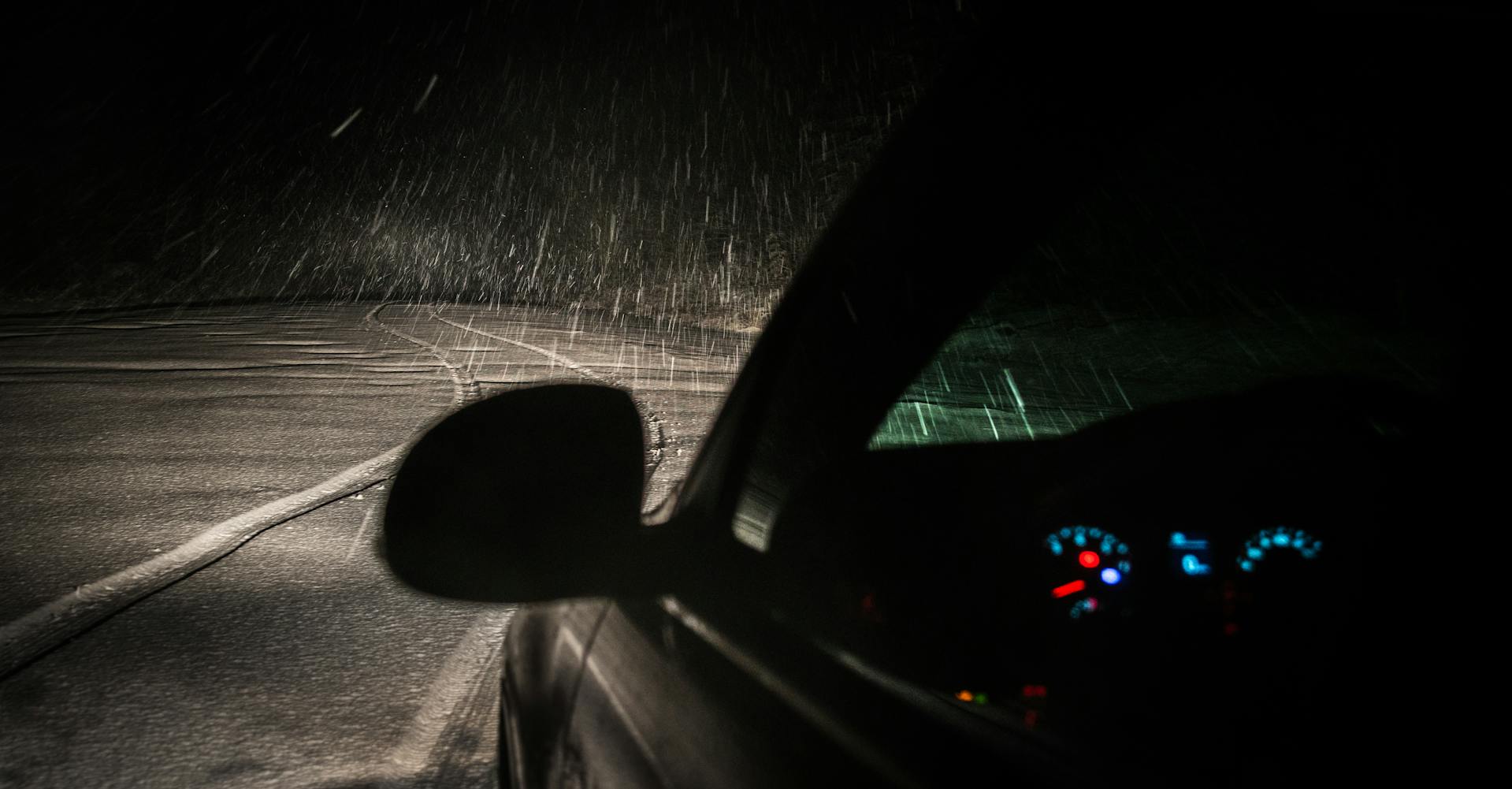 A car in the rain | Source: Pexels