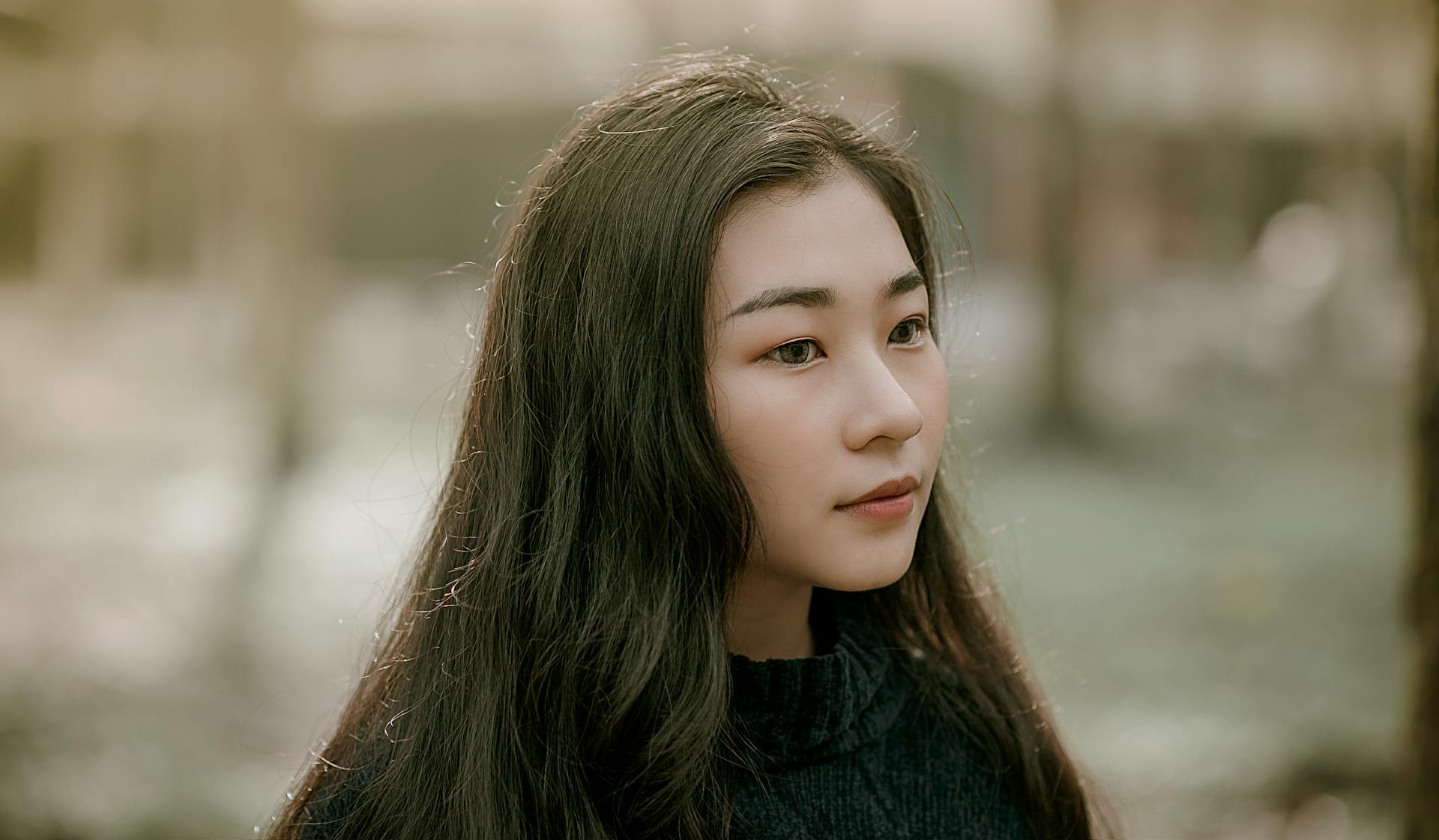 A thoughtful woman | Source: Pexels