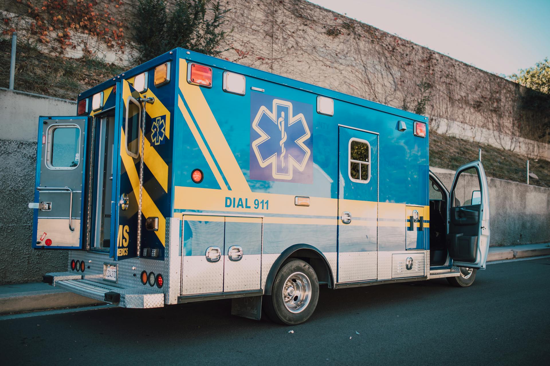 An ambulance on the roadside | Source: Pexels