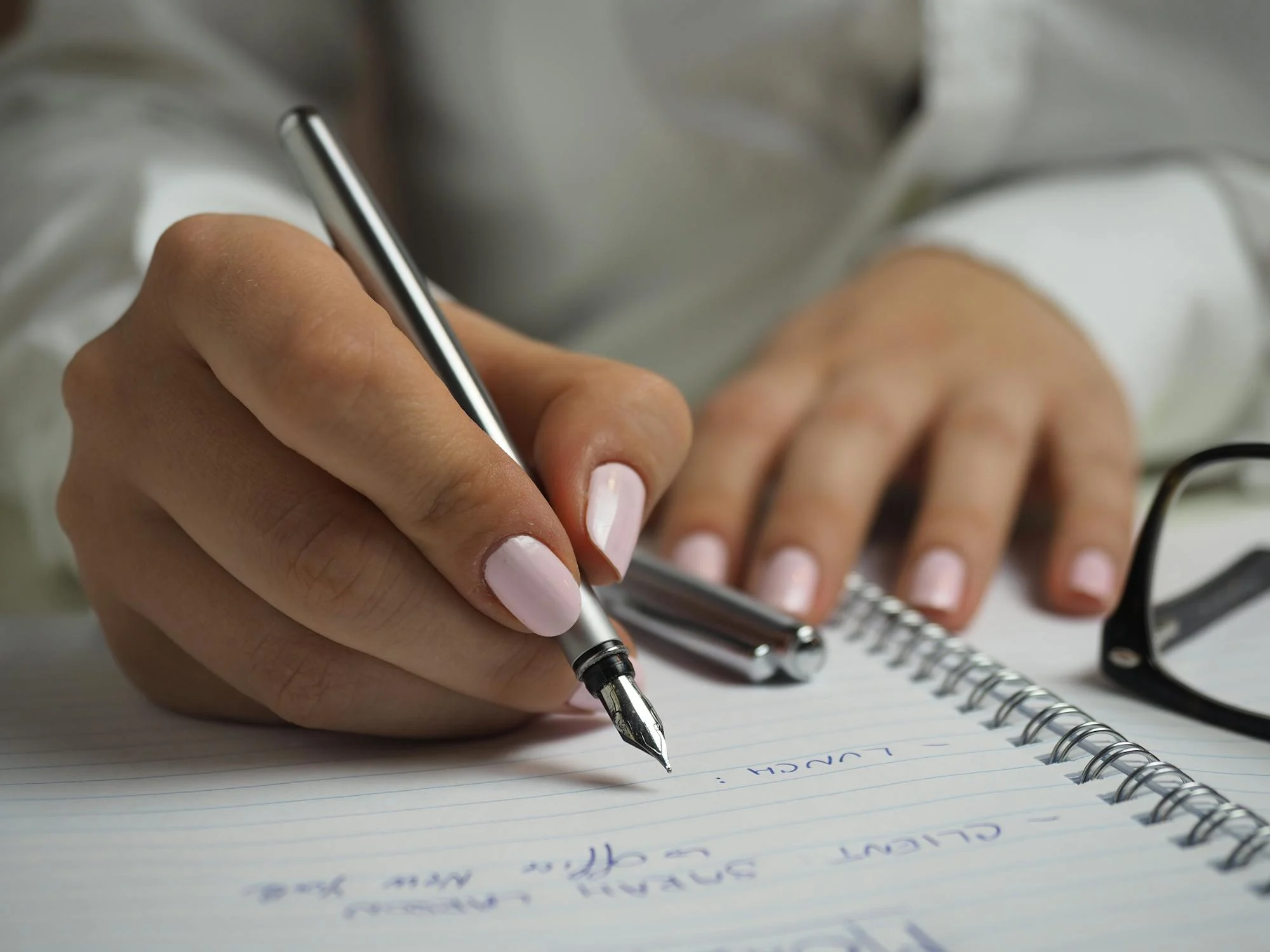 A woman writing a note | Source: Pexels