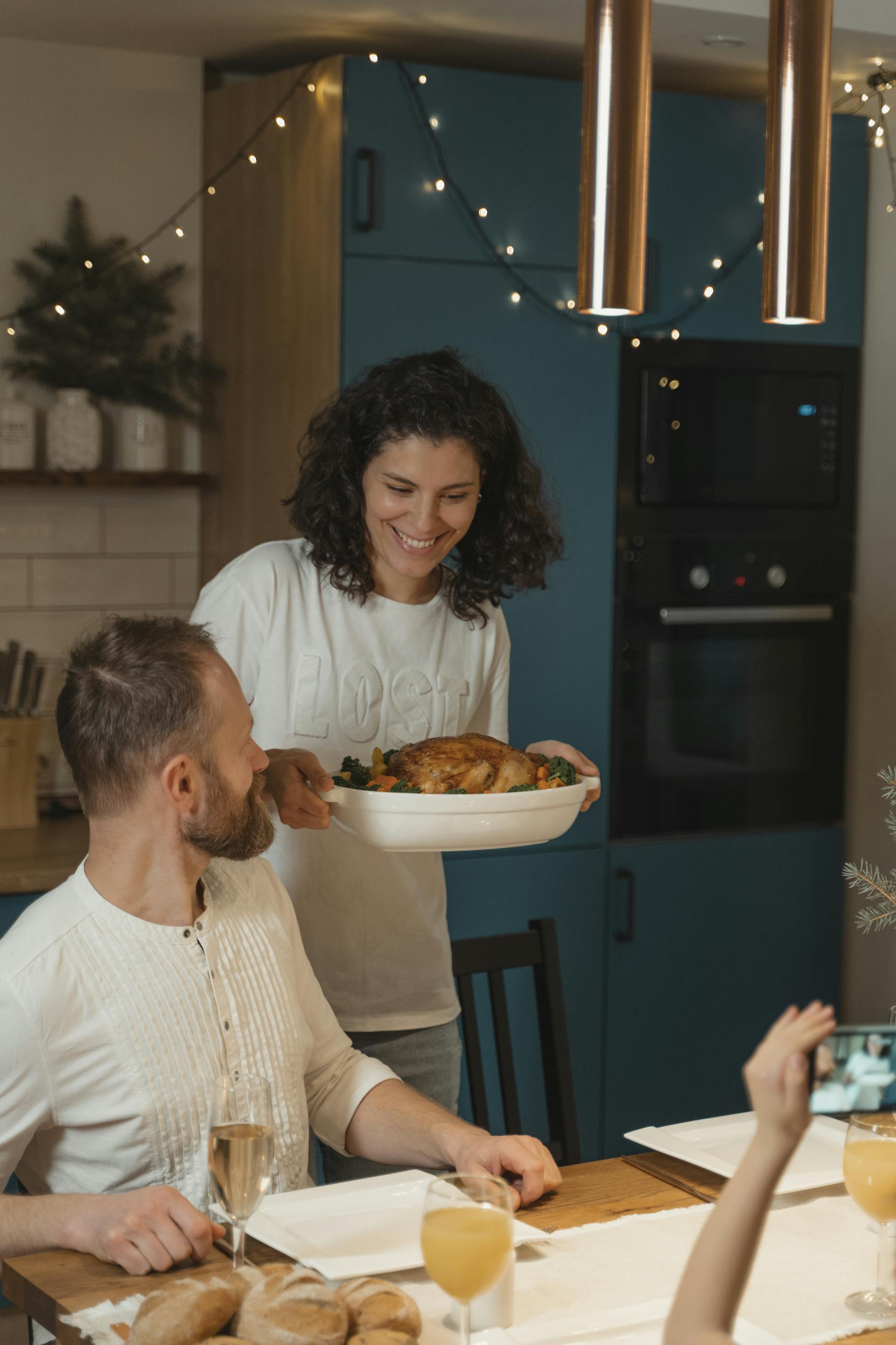 People having dinner | Source: Pexels