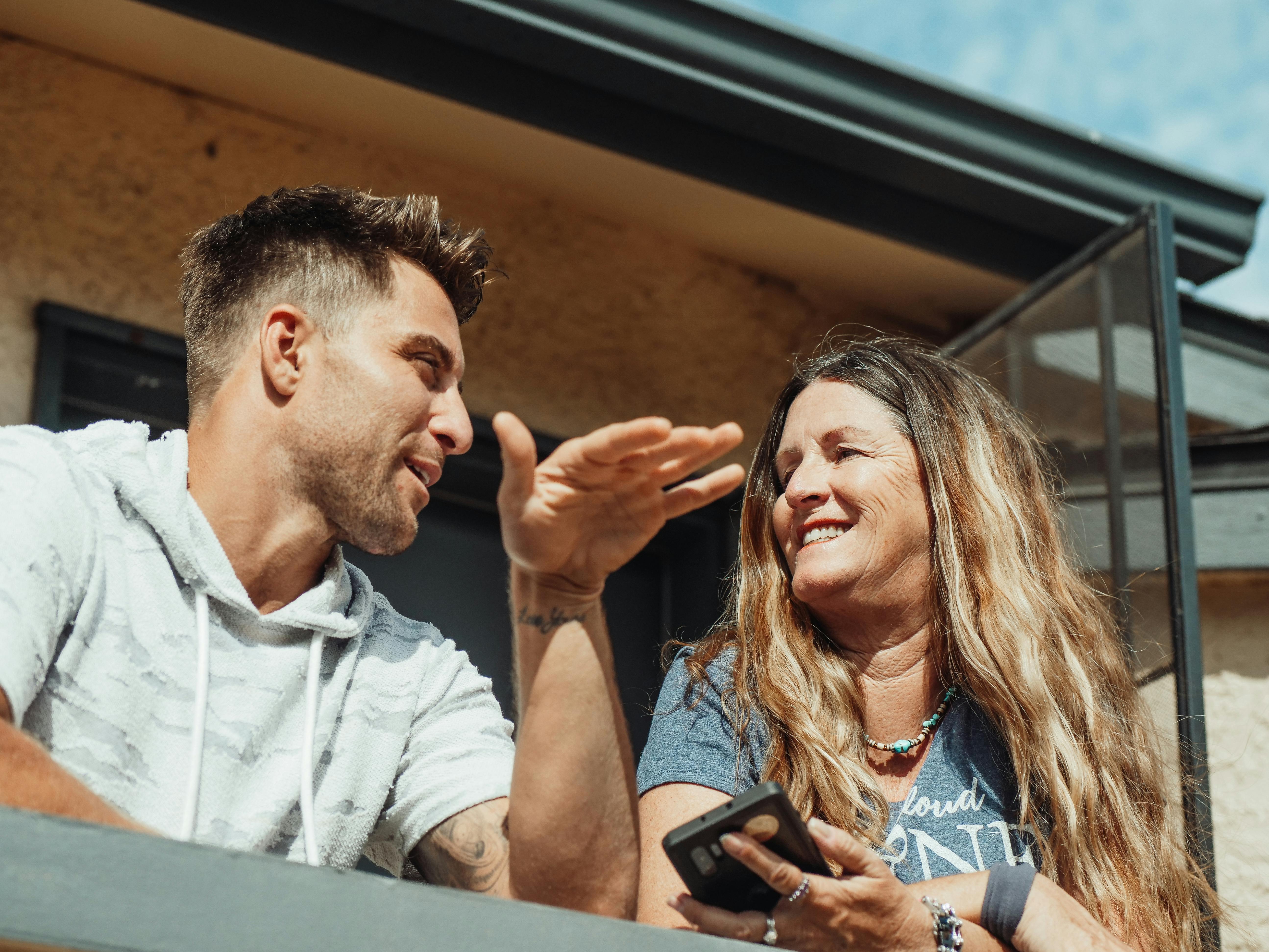 Senior woman talking to her son on a balcony | Source: Pexels