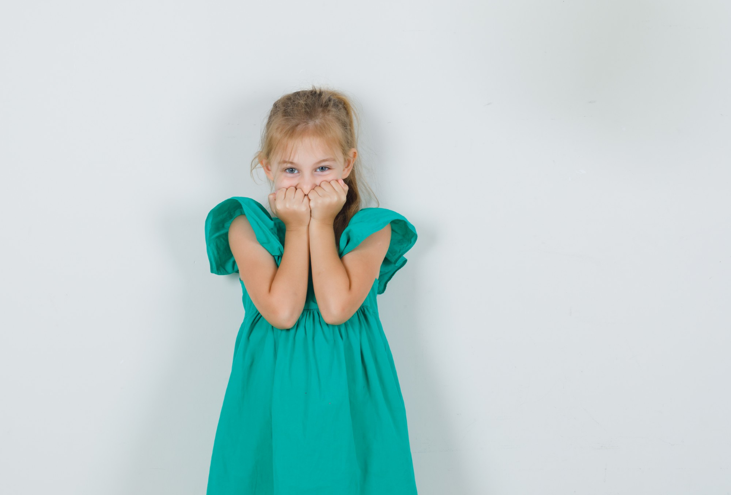 An anxious girl | Source: Freepik