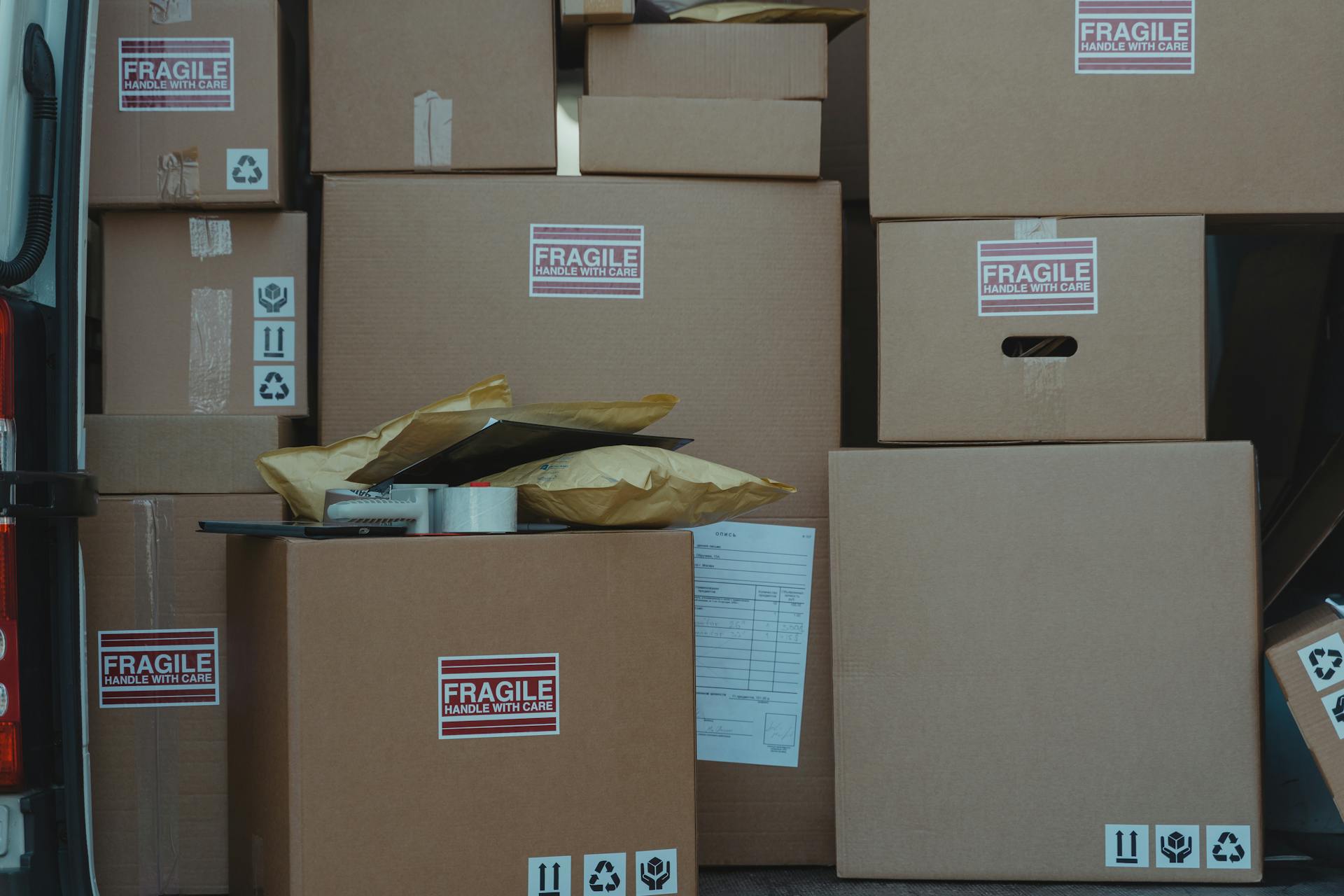 A stack of cardboard boxes | Source: Pexels