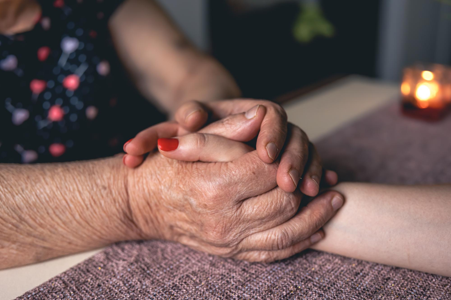 An older lady holding a young woman's hand | Source: Freepik