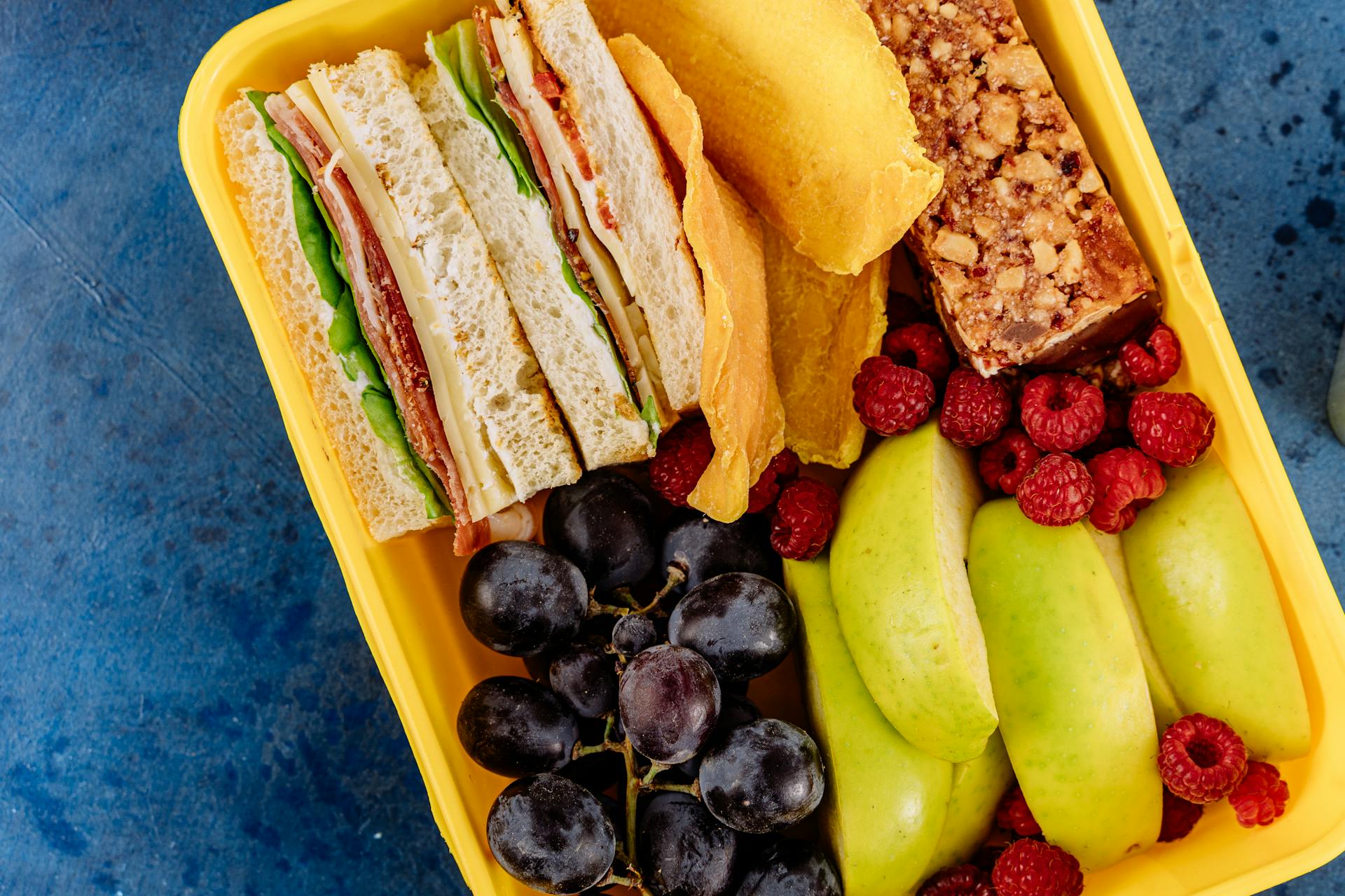 A close-up shot of a lunch box | Source: Pexels