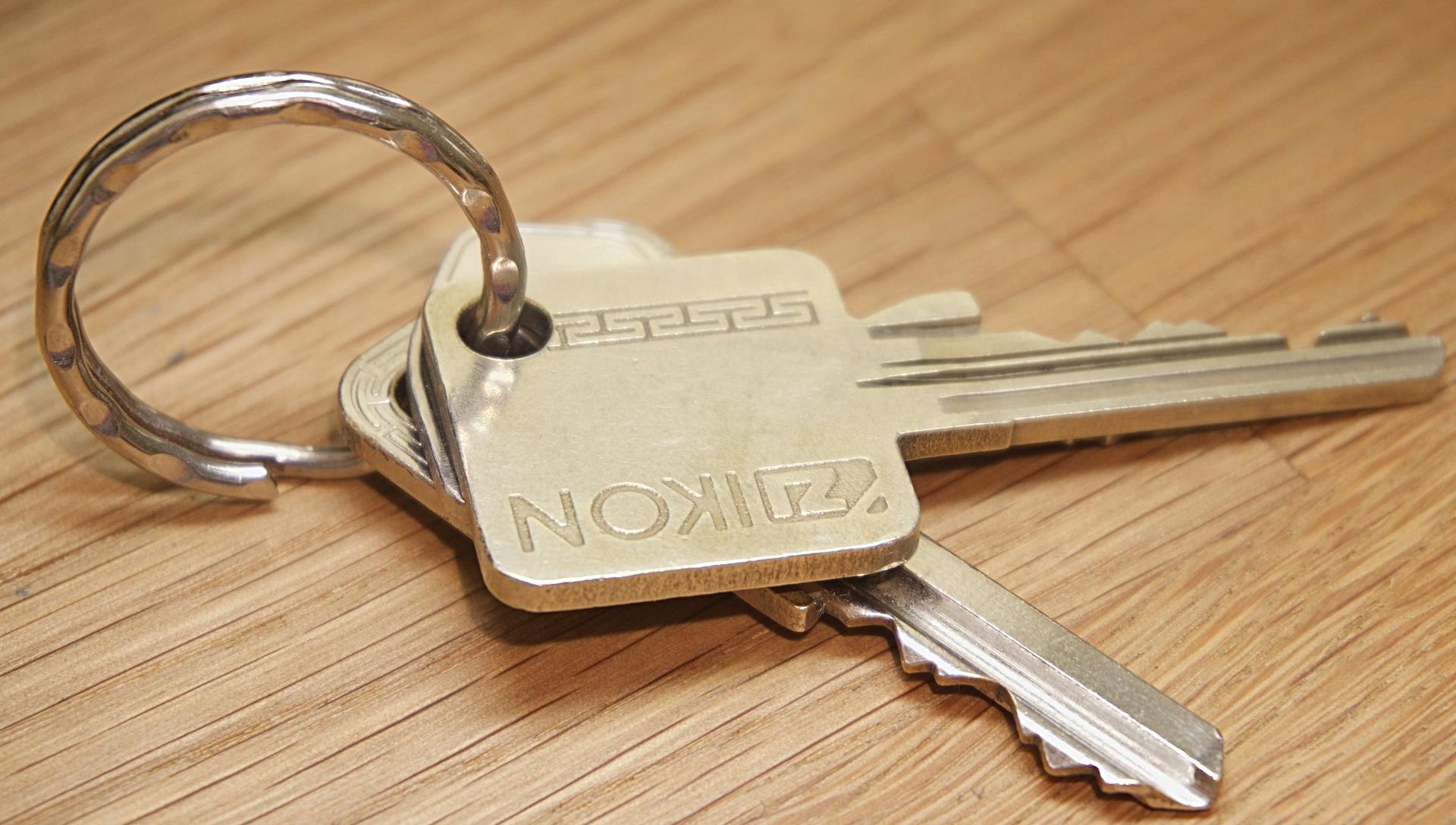 Keys on a wooden surface | Source: Pexels