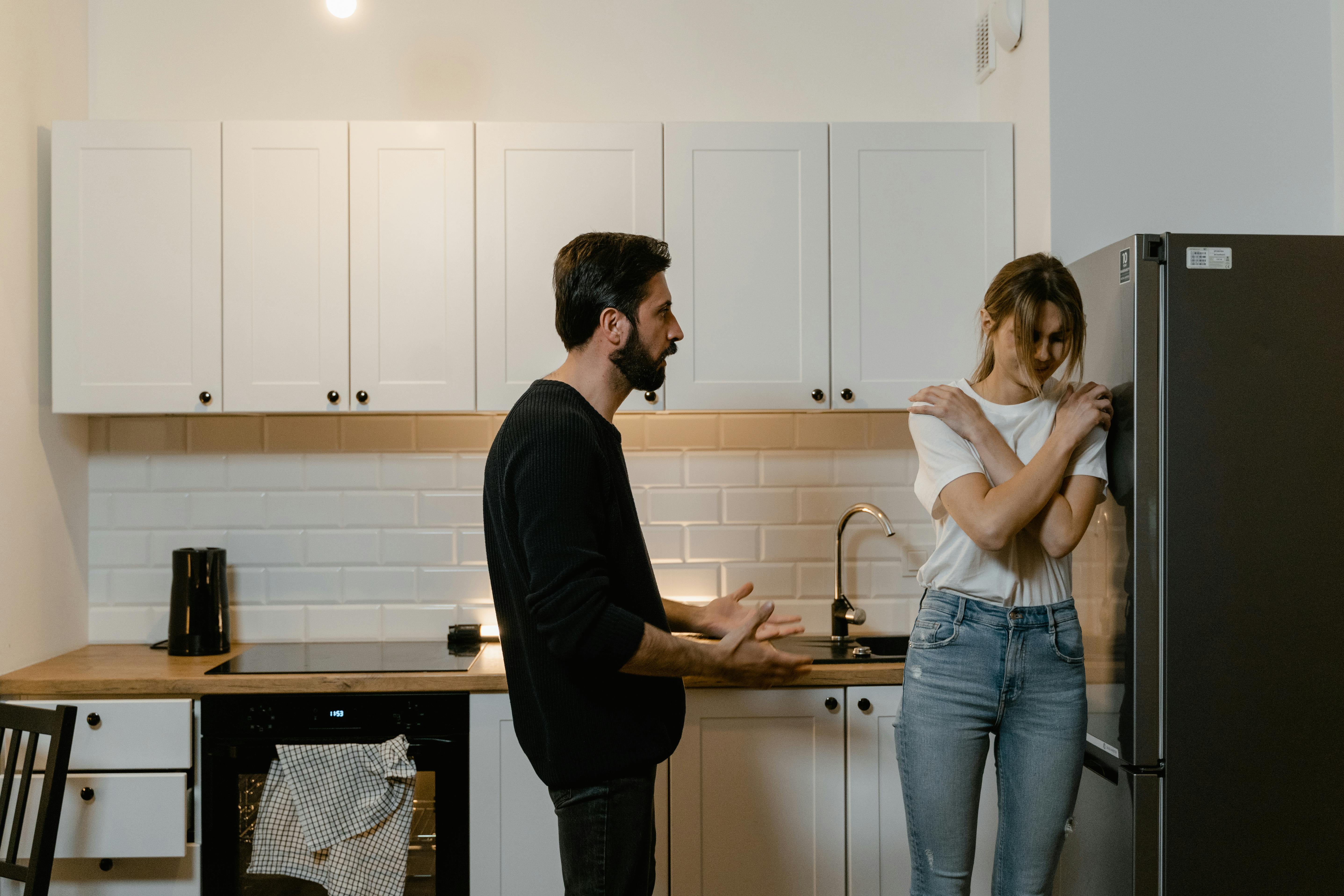 a man and woman arguing | Source: Pexels