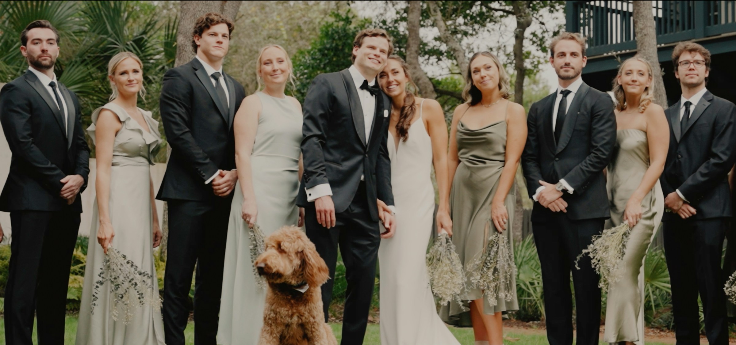A wedding party posing for photos | Source: Unsplash