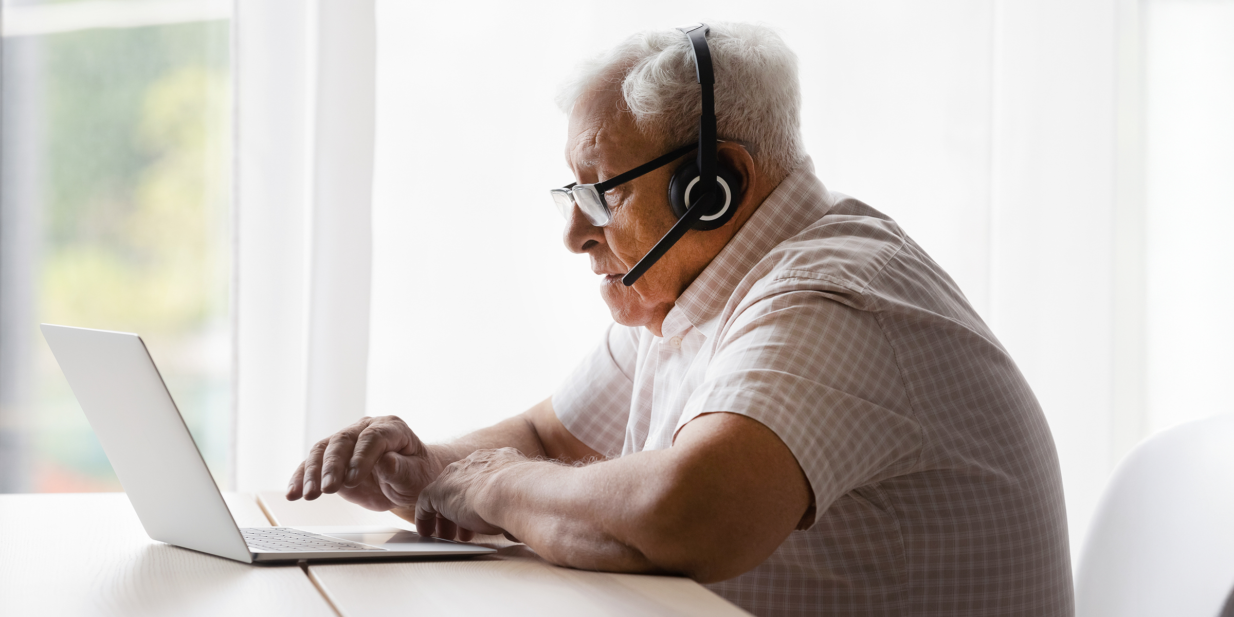 An older man using a laptop | Source: Shutterstock