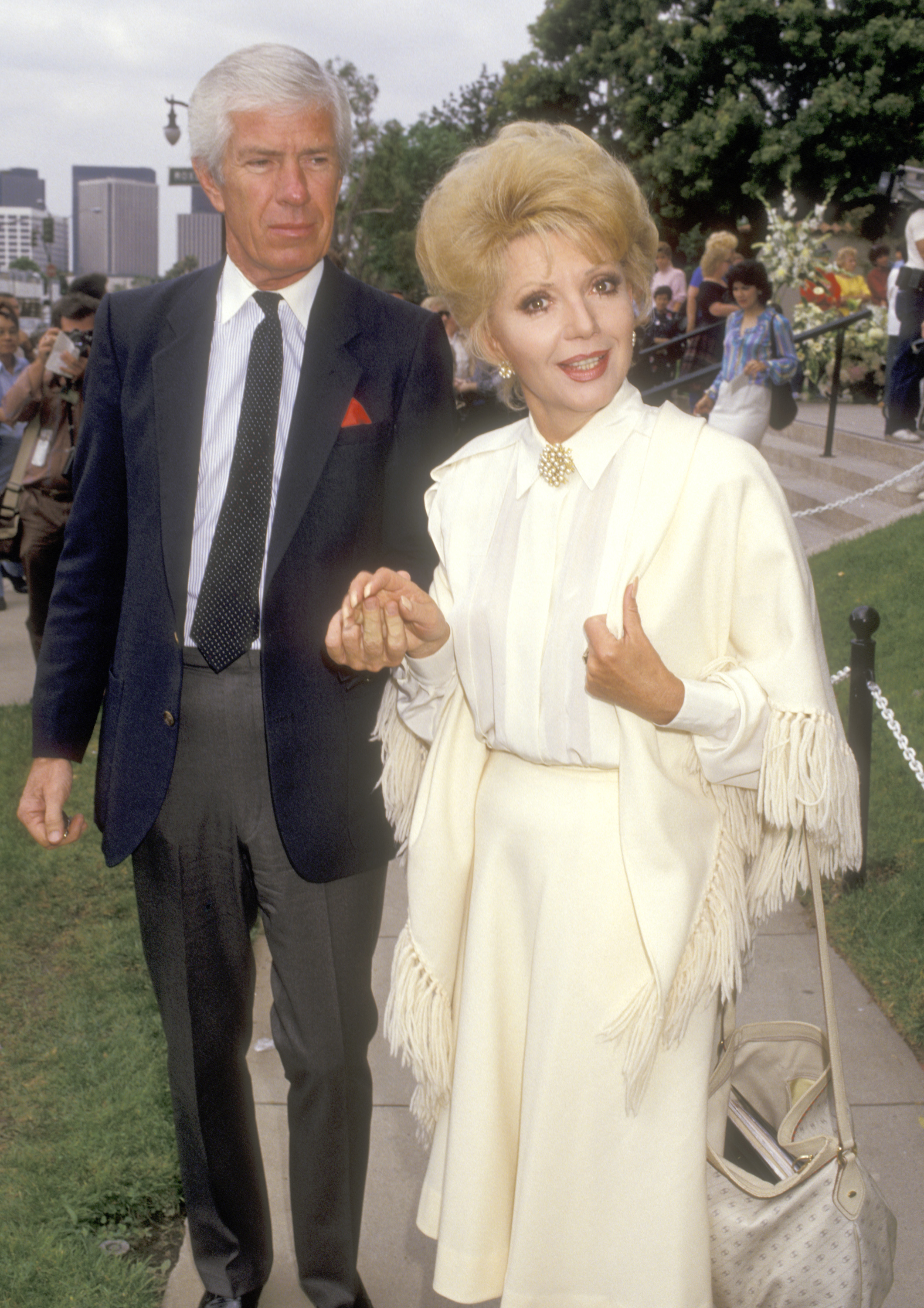 The talented actress with her husband Webster Lowe on May 18, 1987 | Source: Getty Images