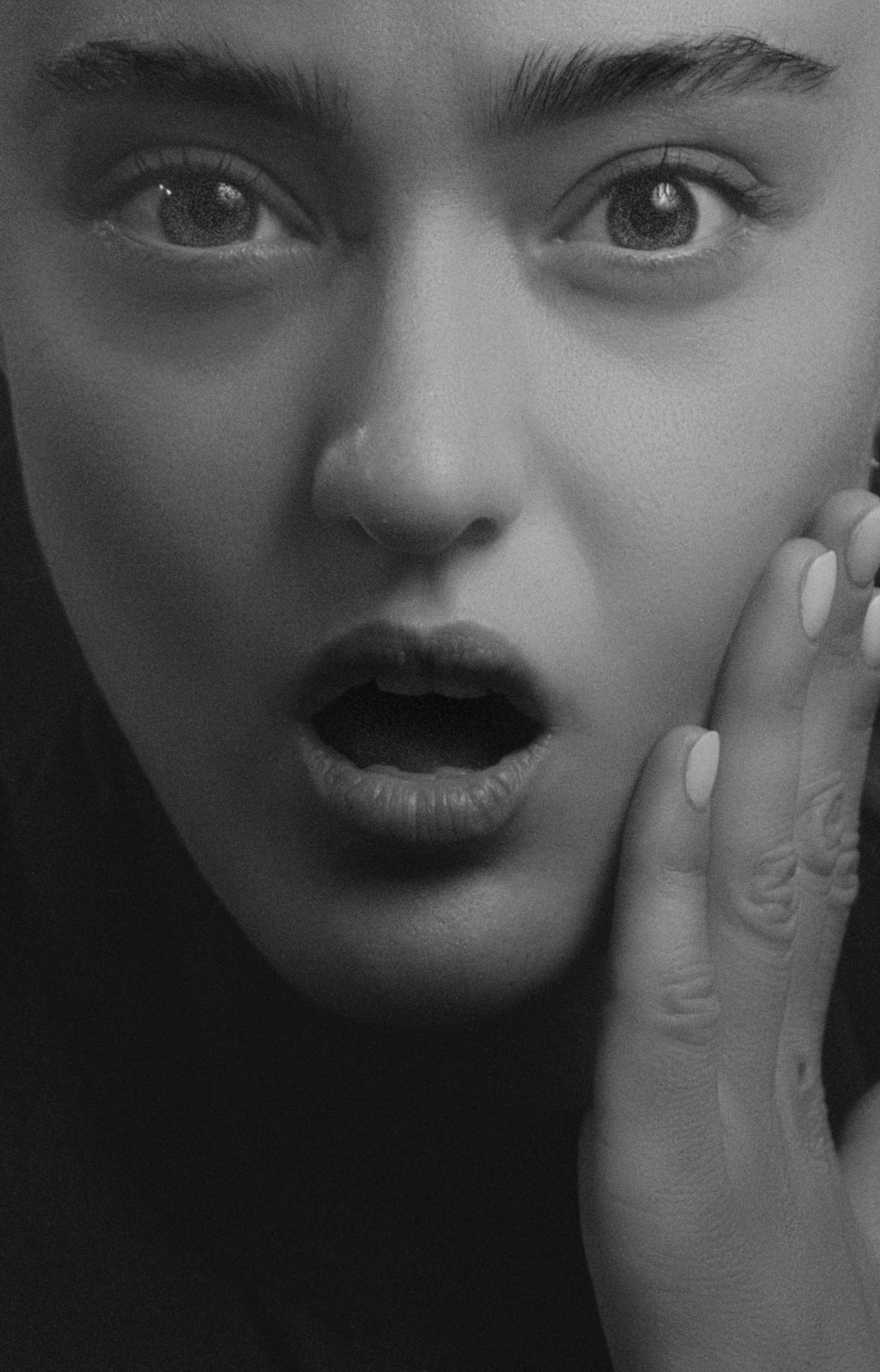 A close-up of a shocked woman | Source: Pexels
